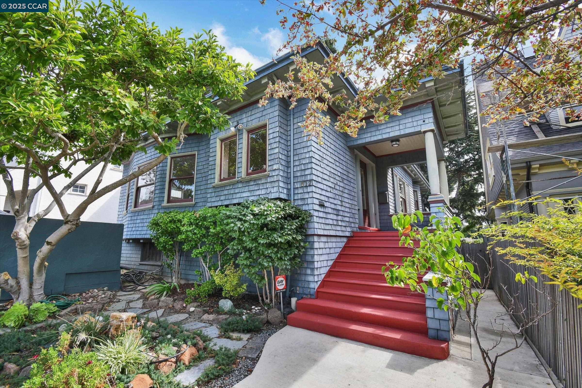 Detail Gallery Image 3 of 46 For 512 Haddon Rd, Oakland,  CA 94606 - 2 Beds | 1/1 Baths
