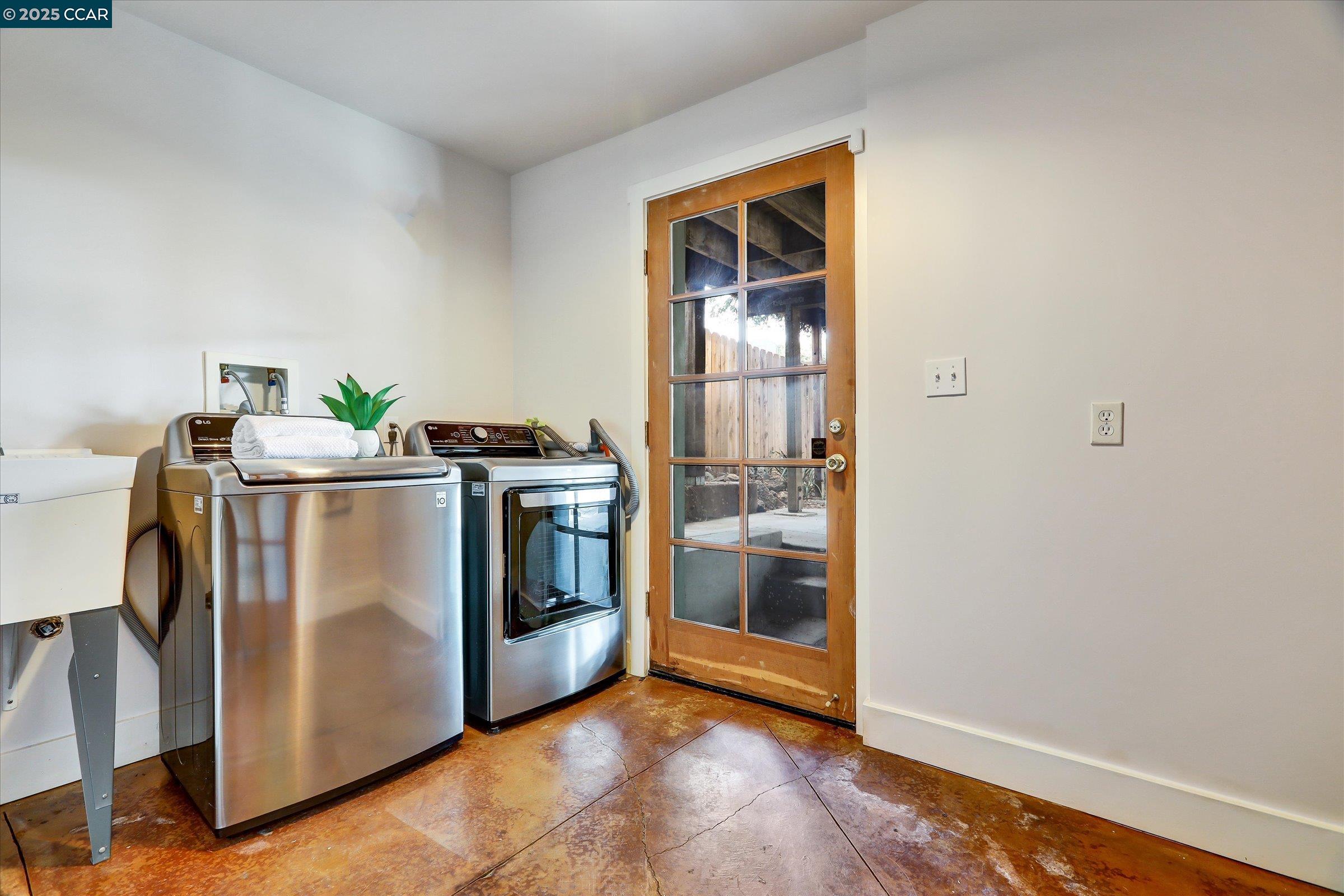 Detail Gallery Image 33 of 46 For 512 Haddon Rd, Oakland,  CA 94606 - 2 Beds | 1/1 Baths