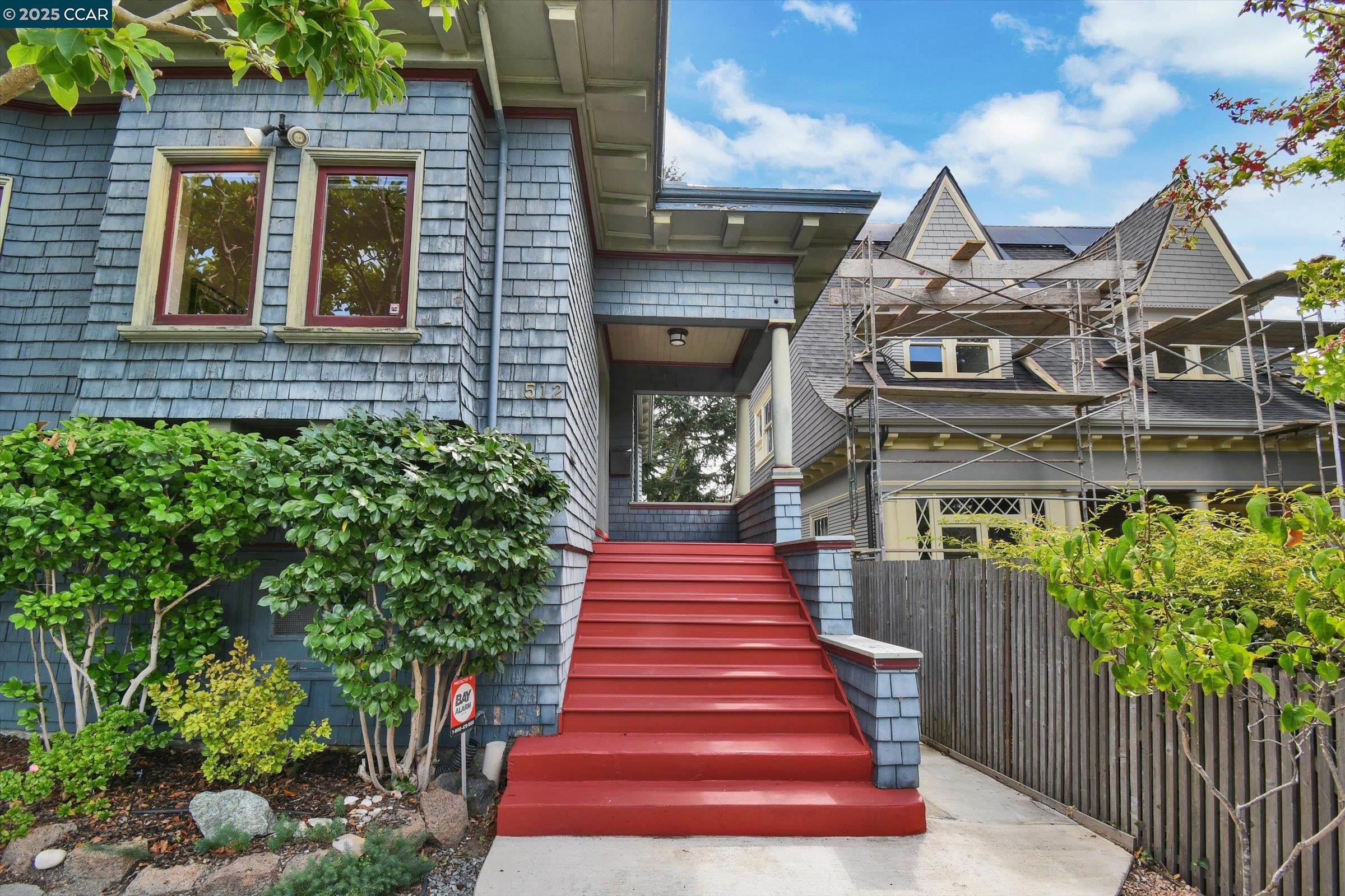 Detail Gallery Image 4 of 46 For 512 Haddon Rd, Oakland,  CA 94606 - 2 Beds | 1/1 Baths