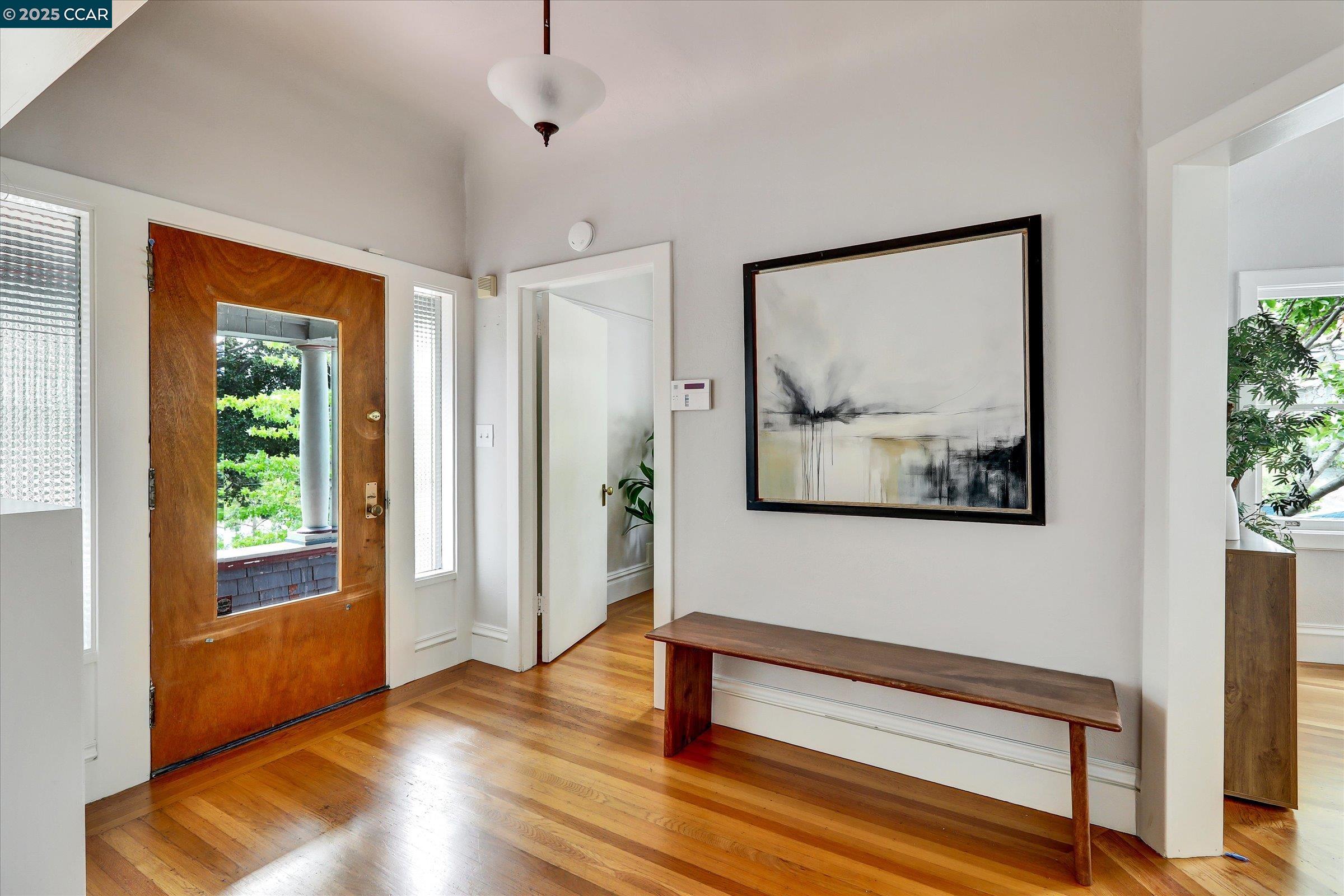 Detail Gallery Image 6 of 46 For 512 Haddon Rd, Oakland,  CA 94606 - 2 Beds | 1/1 Baths