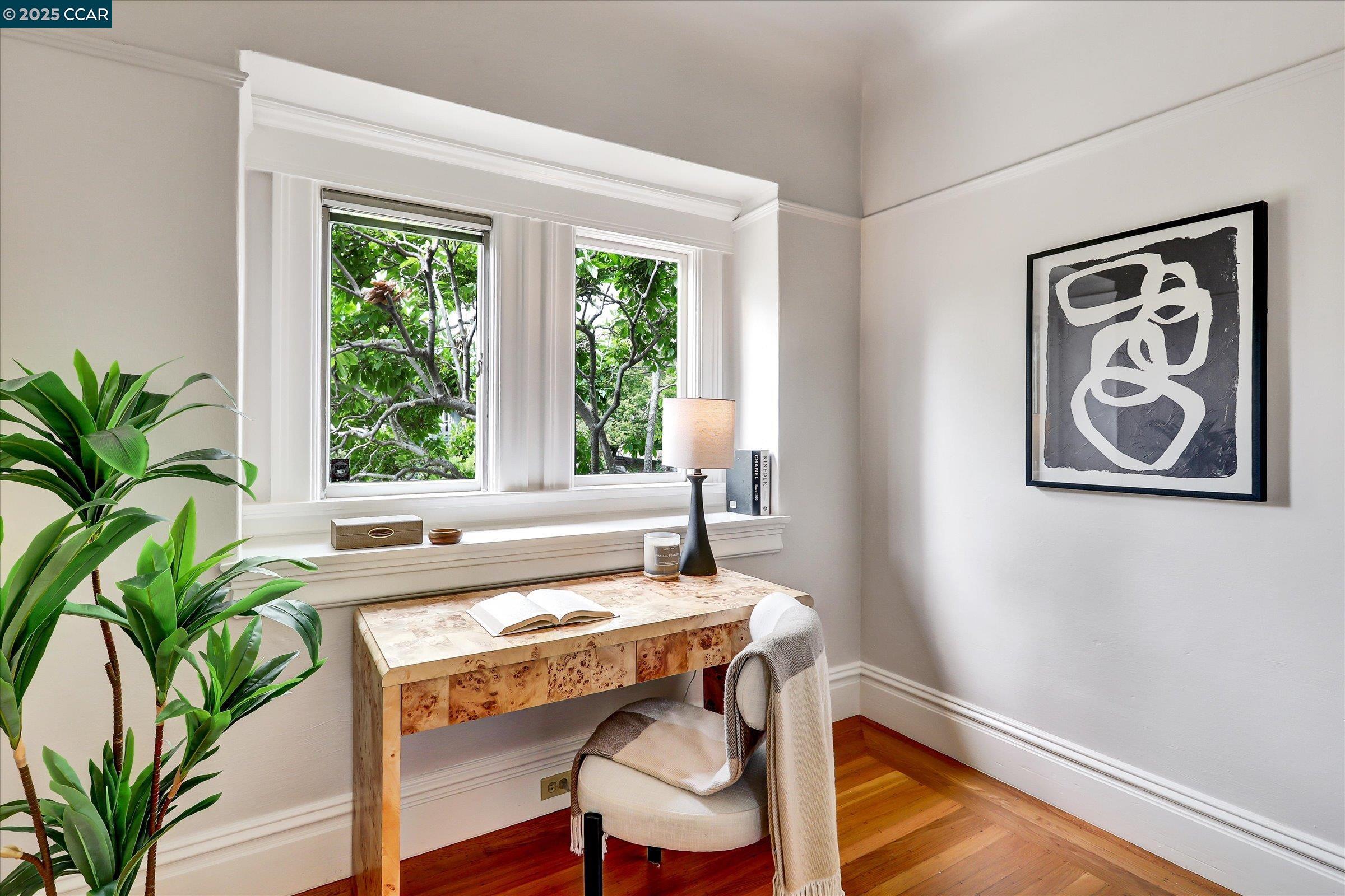 Detail Gallery Image 7 of 46 For 512 Haddon Rd, Oakland,  CA 94606 - 2 Beds | 1/1 Baths