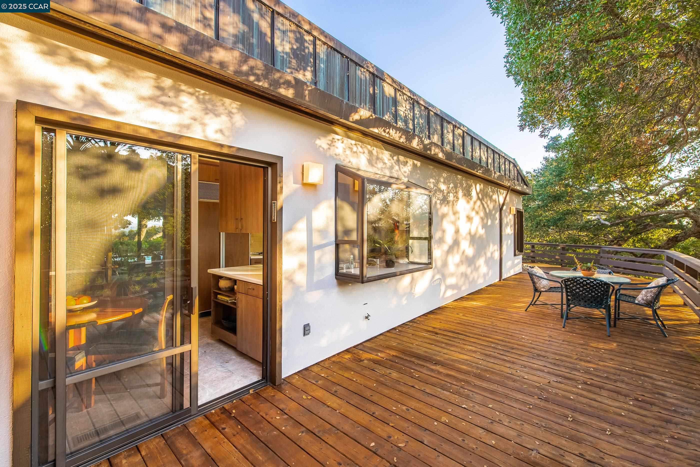 Detail Gallery Image 22 of 57 For 1275 Panorama Drive, Lafayette,  CA 94549 - 4 Beds | 3/1 Baths