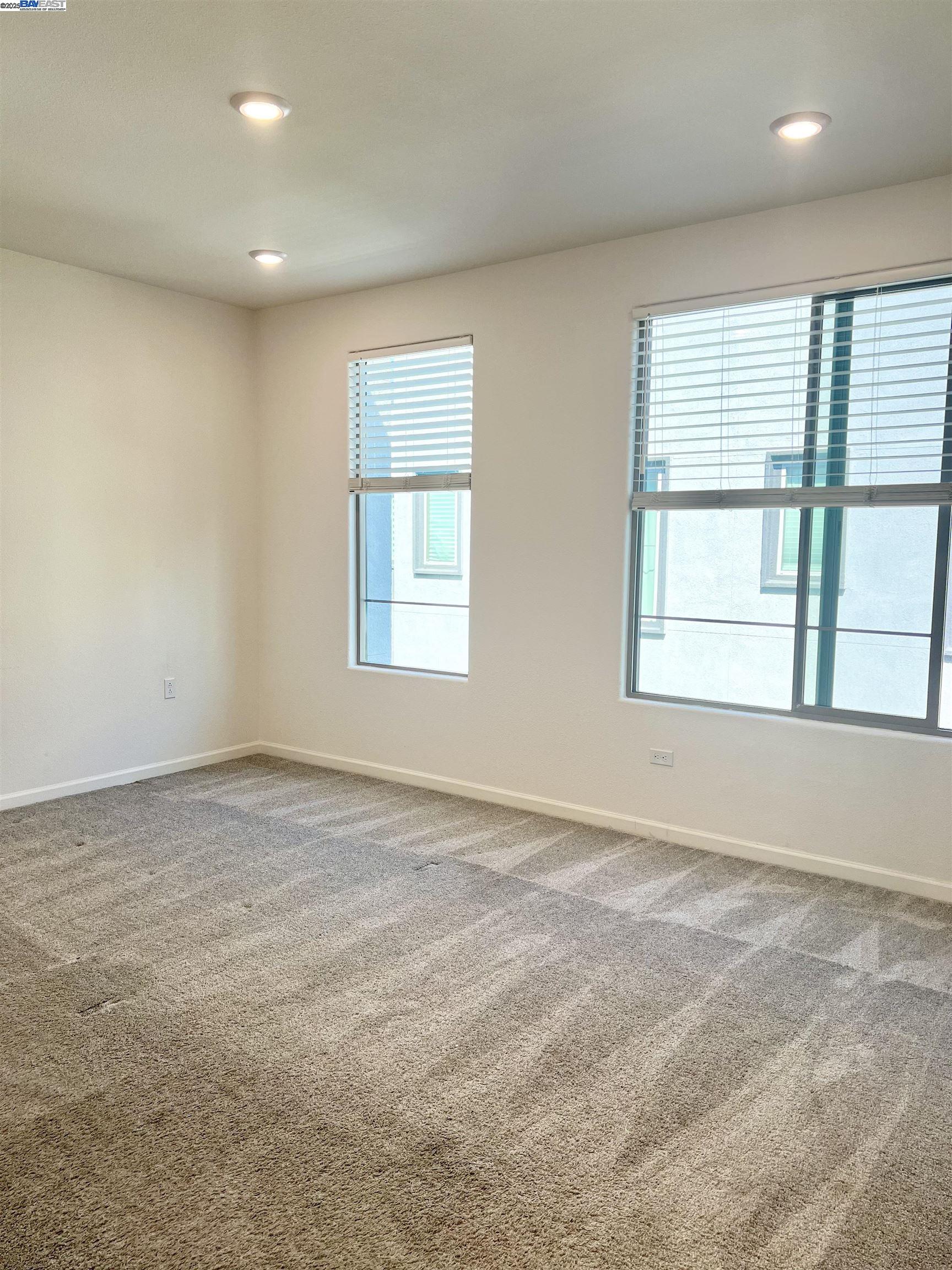 Detail Gallery Image 12 of 29 For 25350 Parklane Dr, Hayward,  CA 94544 - 4 Beds | 3/1 Baths