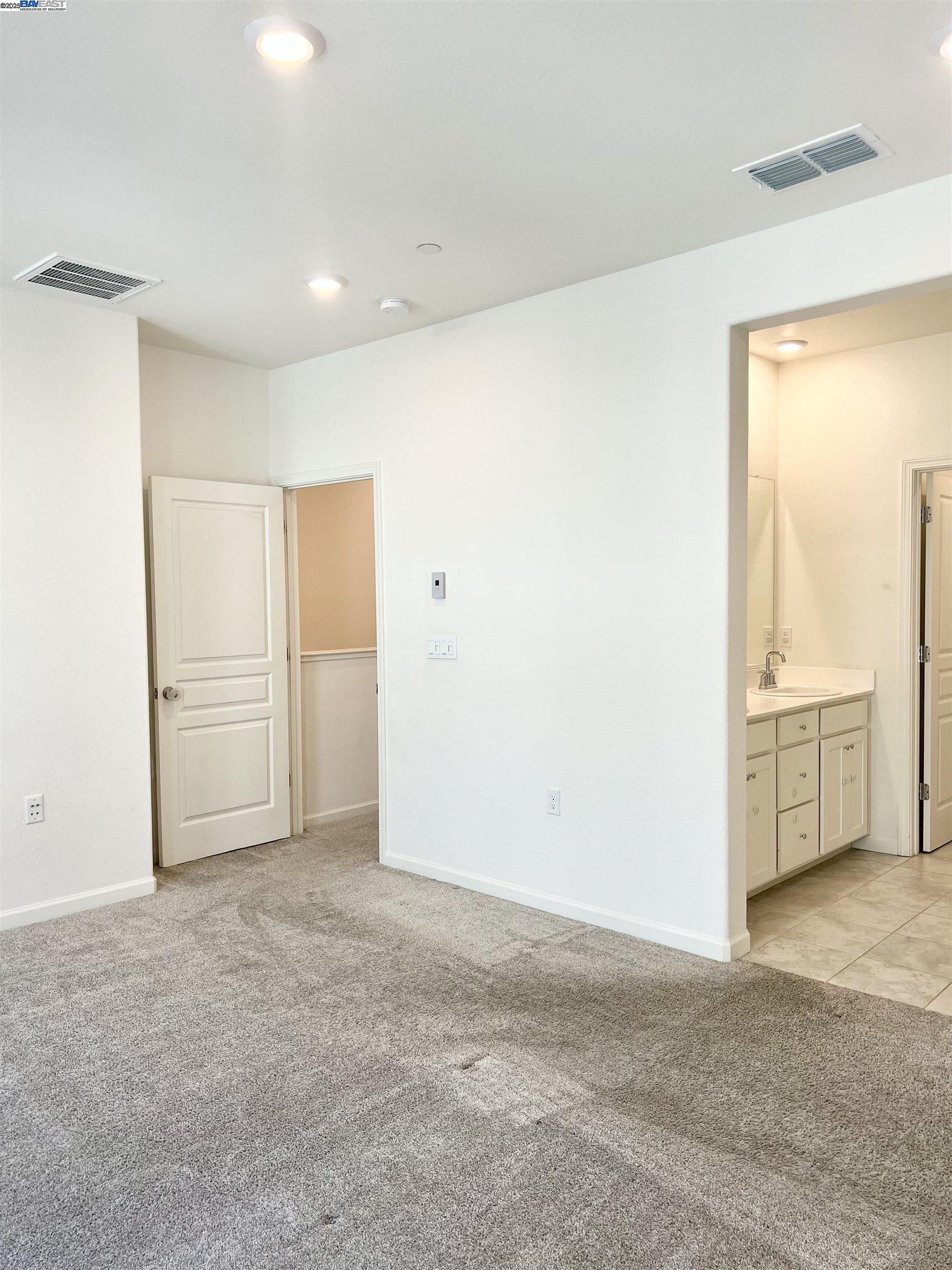 Detail Gallery Image 13 of 29 For 25350 Parklane Dr, Hayward,  CA 94544 - 4 Beds | 3/1 Baths
