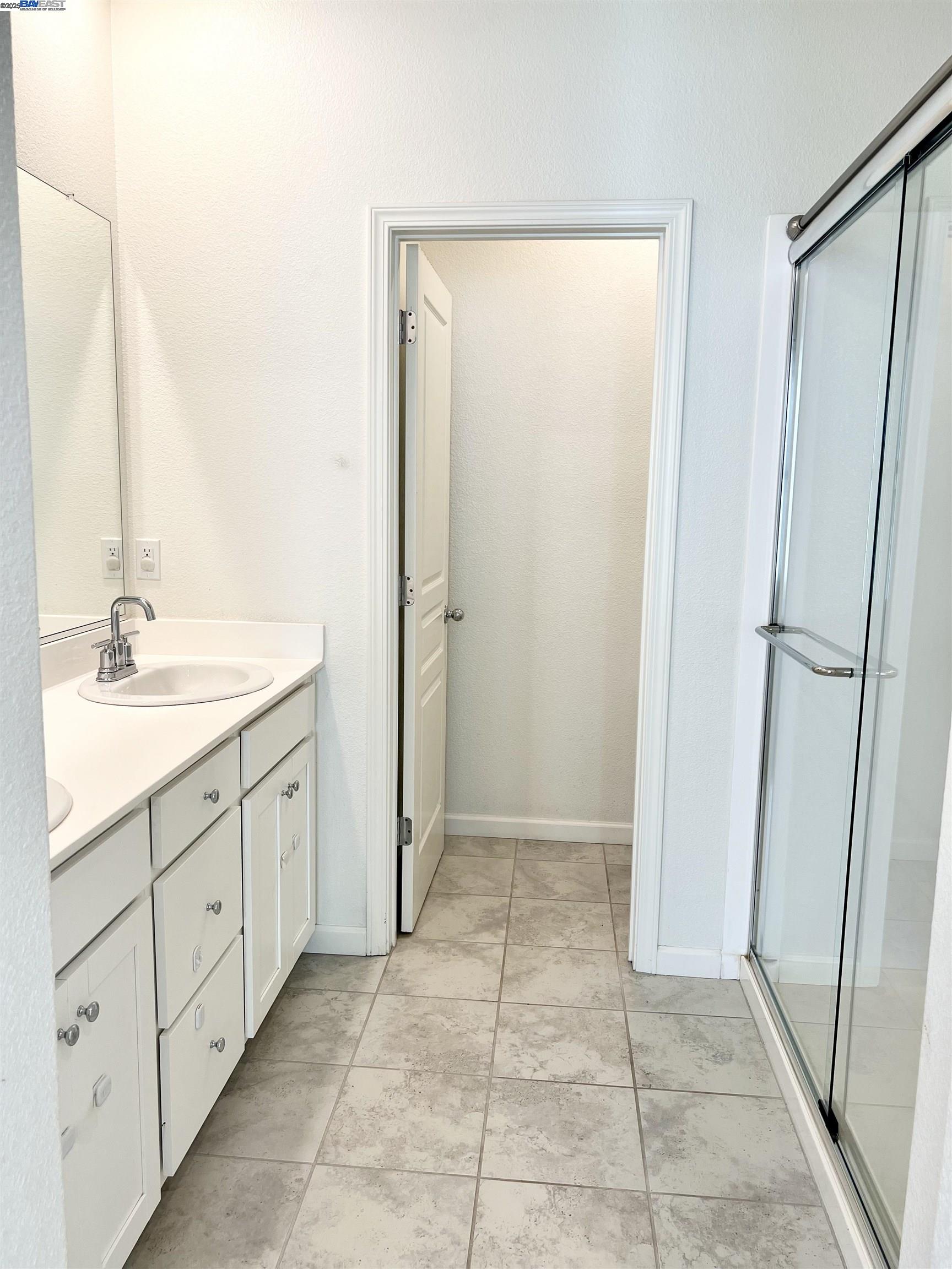 Detail Gallery Image 14 of 29 For 25350 Parklane Dr, Hayward,  CA 94544 - 4 Beds | 3/1 Baths