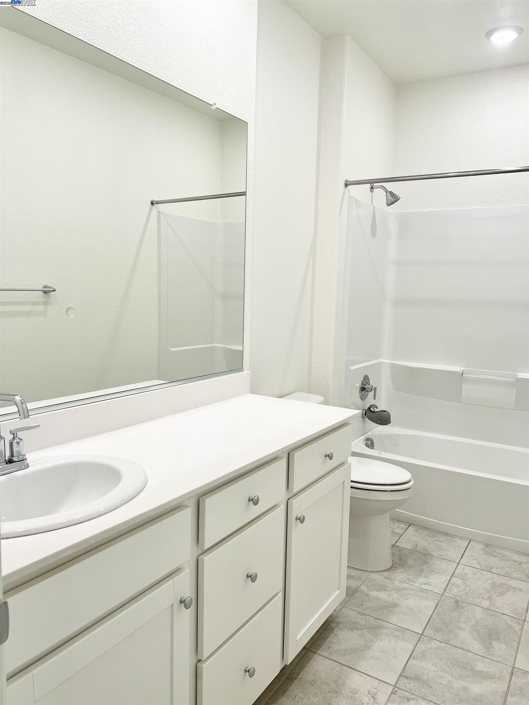 Detail Gallery Image 20 of 29 For 25350 Parklane Dr, Hayward,  CA 94544 - 4 Beds | 3/1 Baths