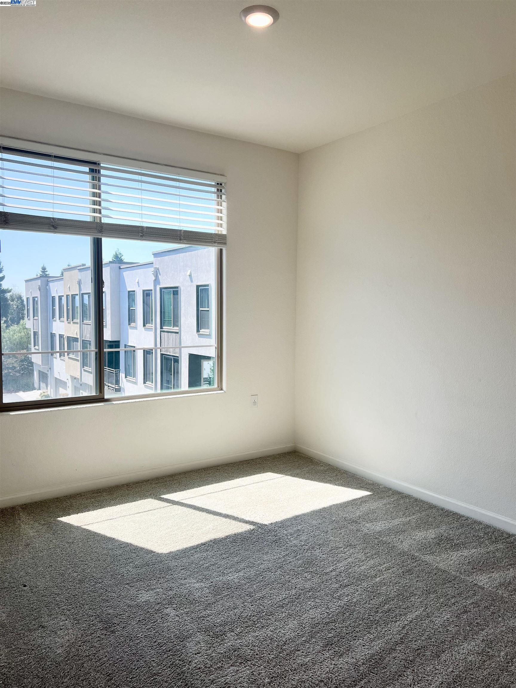 Detail Gallery Image 21 of 29 For 25350 Parklane Dr, Hayward,  CA 94544 - 4 Beds | 3/1 Baths