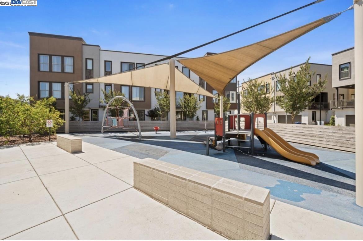 Detail Gallery Image 24 of 29 For 25350 Parklane Dr, Hayward,  CA 94544 - 4 Beds | 3/1 Baths