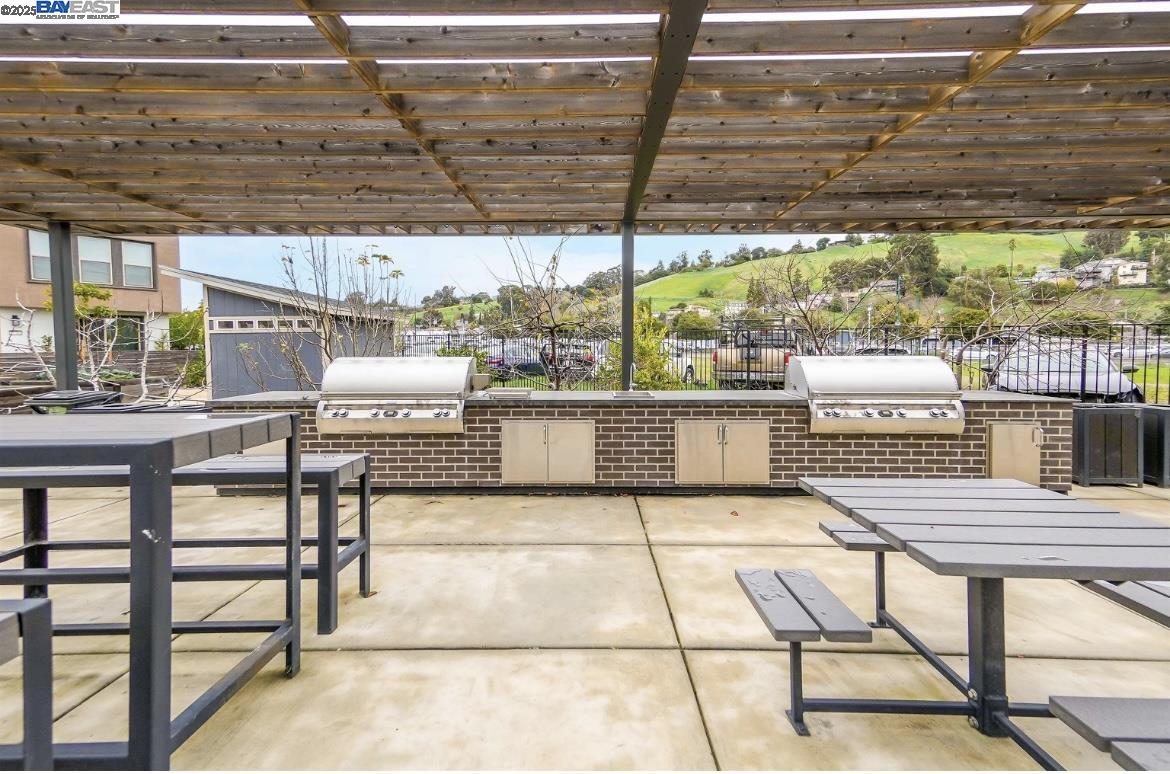 Detail Gallery Image 25 of 29 For 25350 Parklane Dr, Hayward,  CA 94544 - 4 Beds | 3/1 Baths