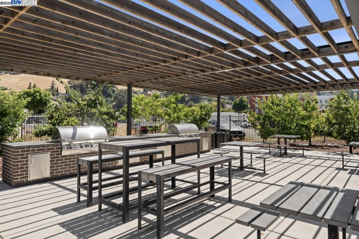 Detail Gallery Image 27 of 29 For 25350 Parklane Dr, Hayward,  CA 94544 - 4 Beds | 3/1 Baths