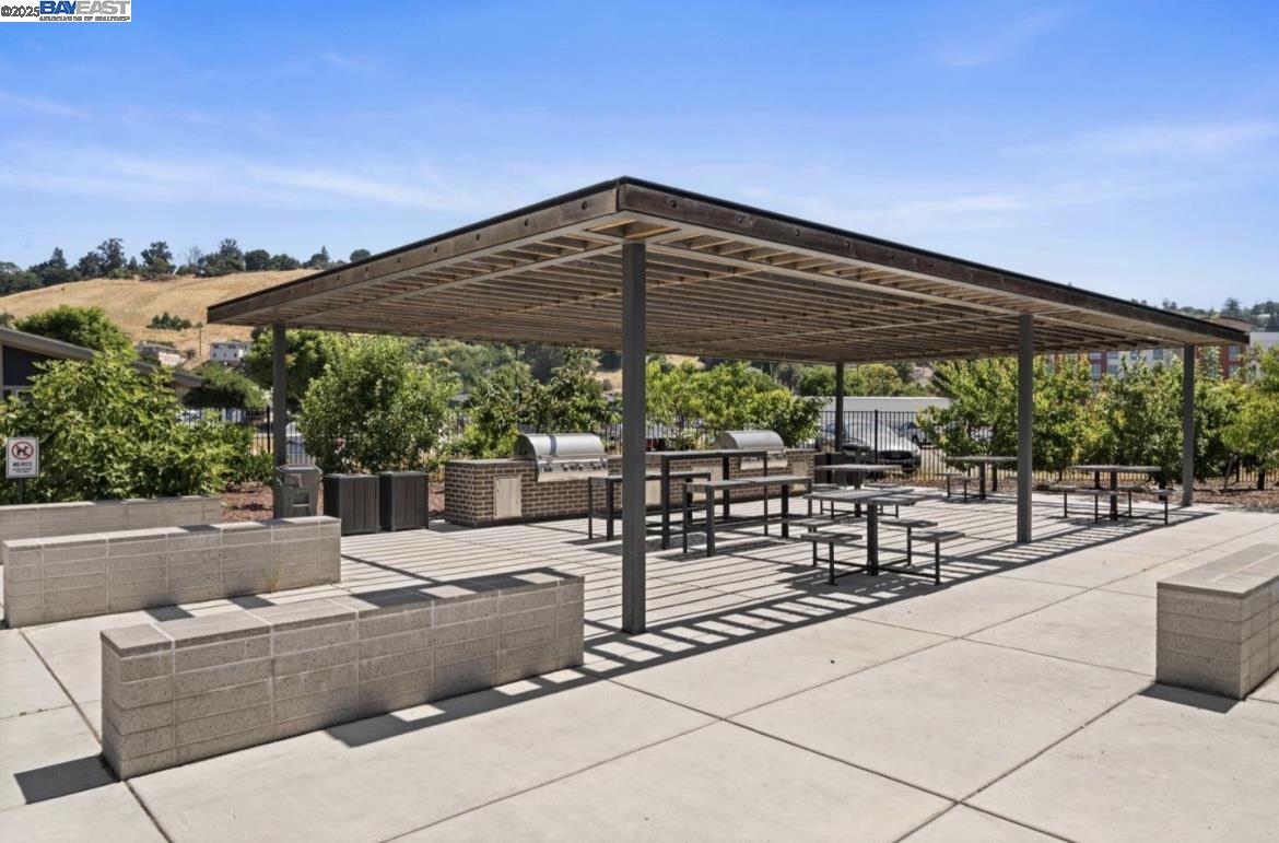 Detail Gallery Image 28 of 29 For 25350 Parklane Dr, Hayward,  CA 94544 - 4 Beds | 3/1 Baths