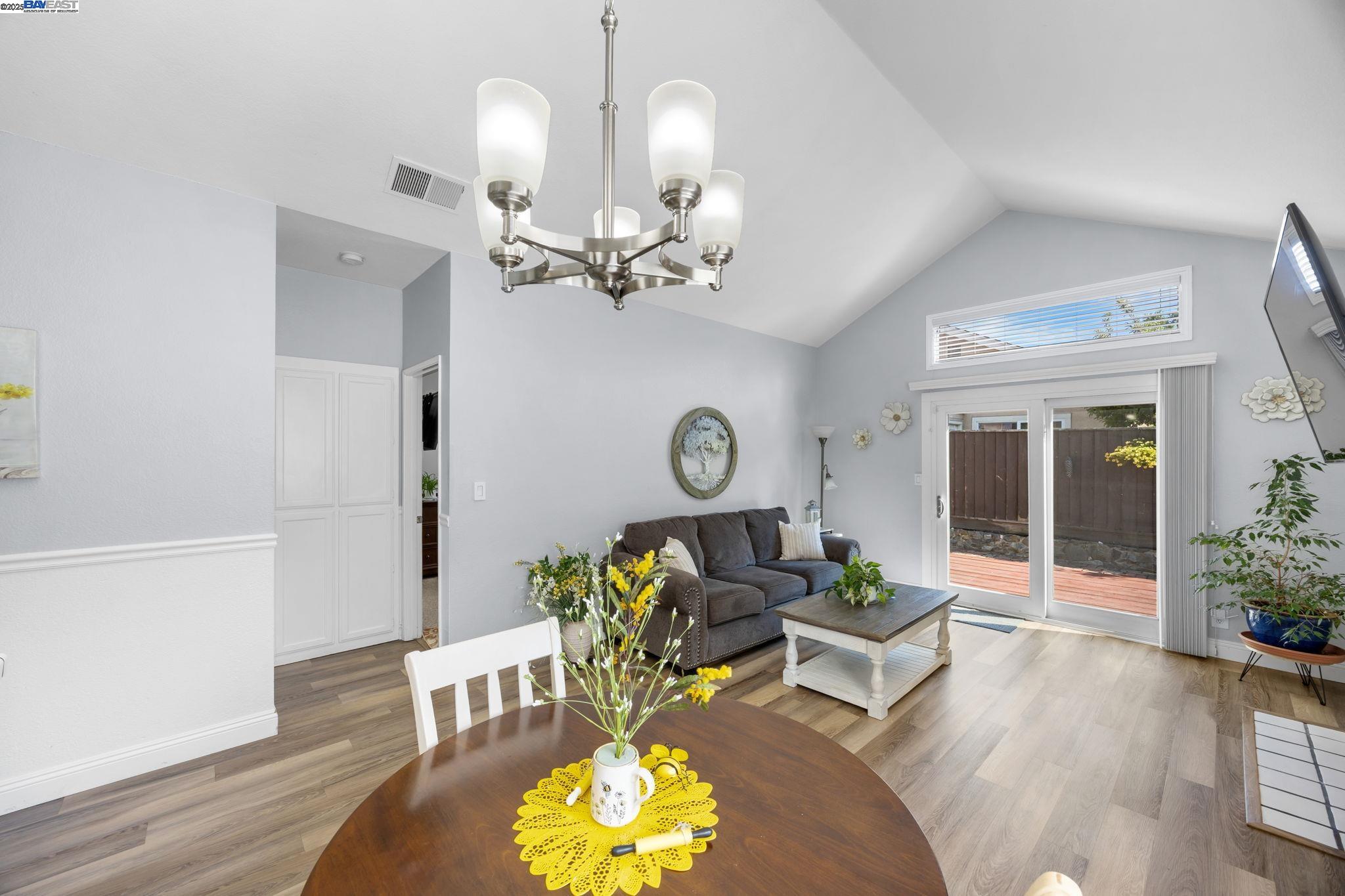 Detail Gallery Image 12 of 35 For 2041 Star Pine Way, San Leandro,  CA 94577 - 3 Beds | 2 Baths