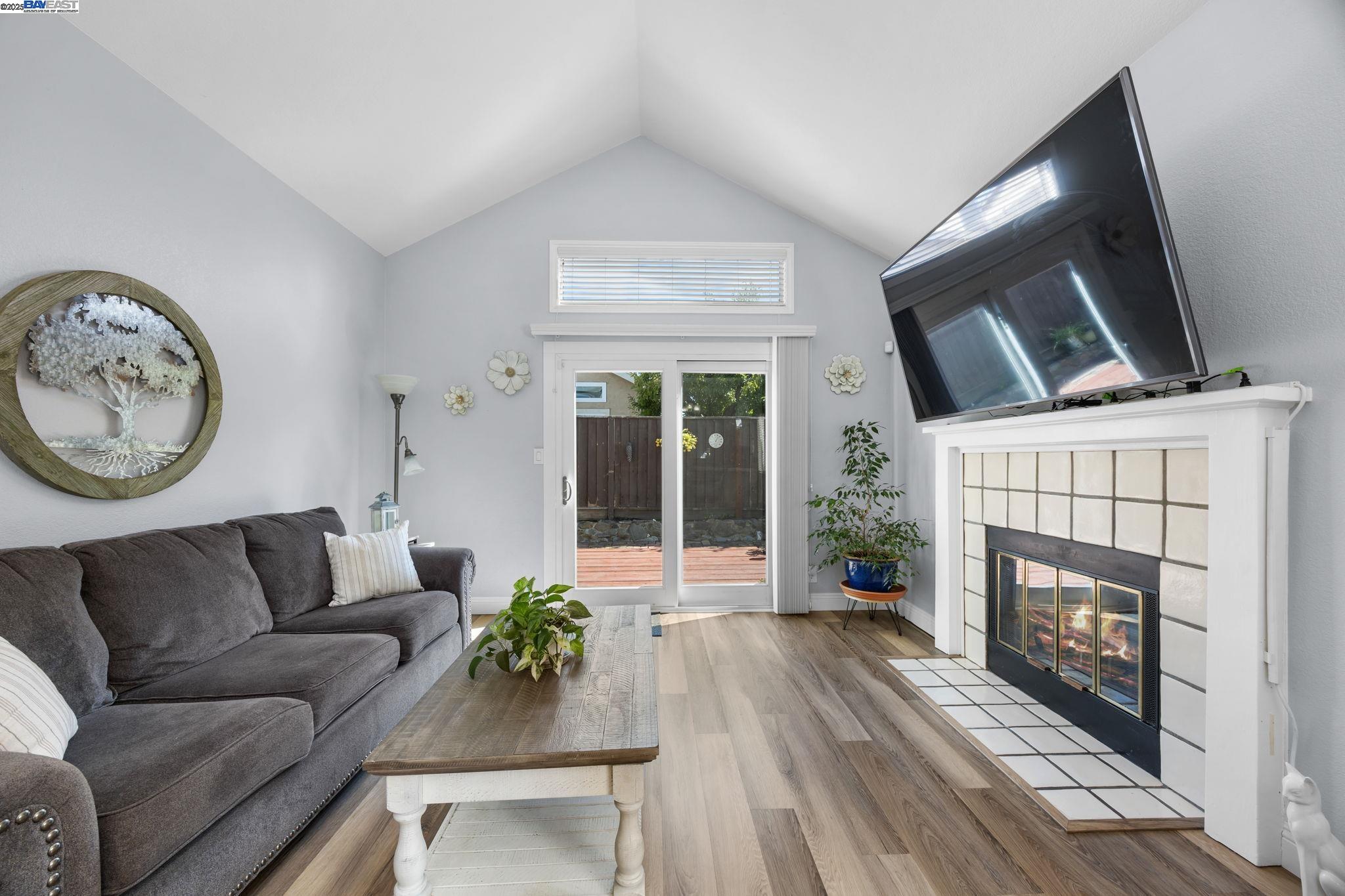 Detail Gallery Image 8 of 35 For 2041 Star Pine Way, San Leandro,  CA 94577 - 3 Beds | 2 Baths