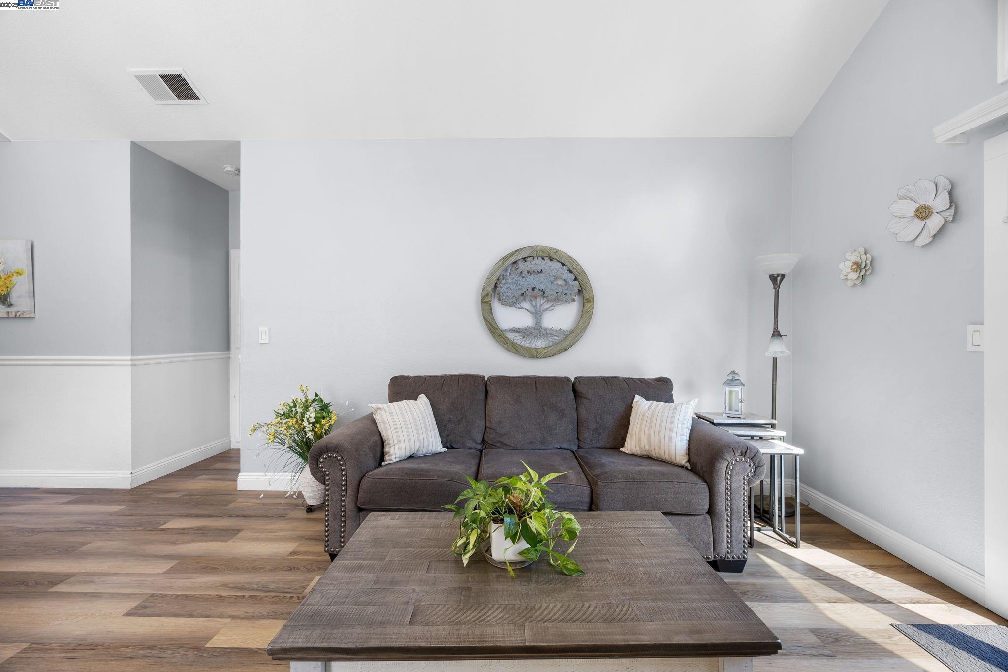 Detail Gallery Image 9 of 35 For 2041 Star Pine Way, San Leandro,  CA 94577 - 3 Beds | 2 Baths