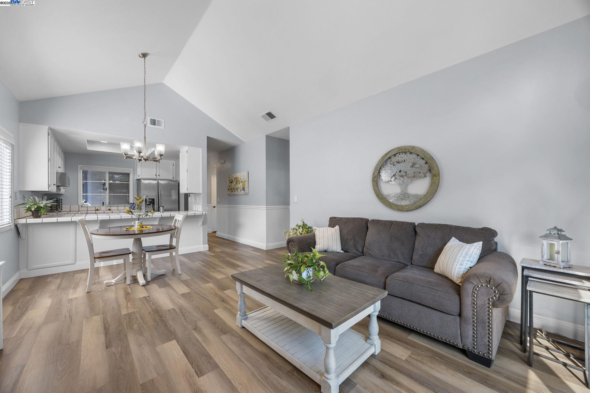Detail Gallery Image 10 of 35 For 2041 Star Pine Way, San Leandro,  CA 94577 - 3 Beds | 2 Baths