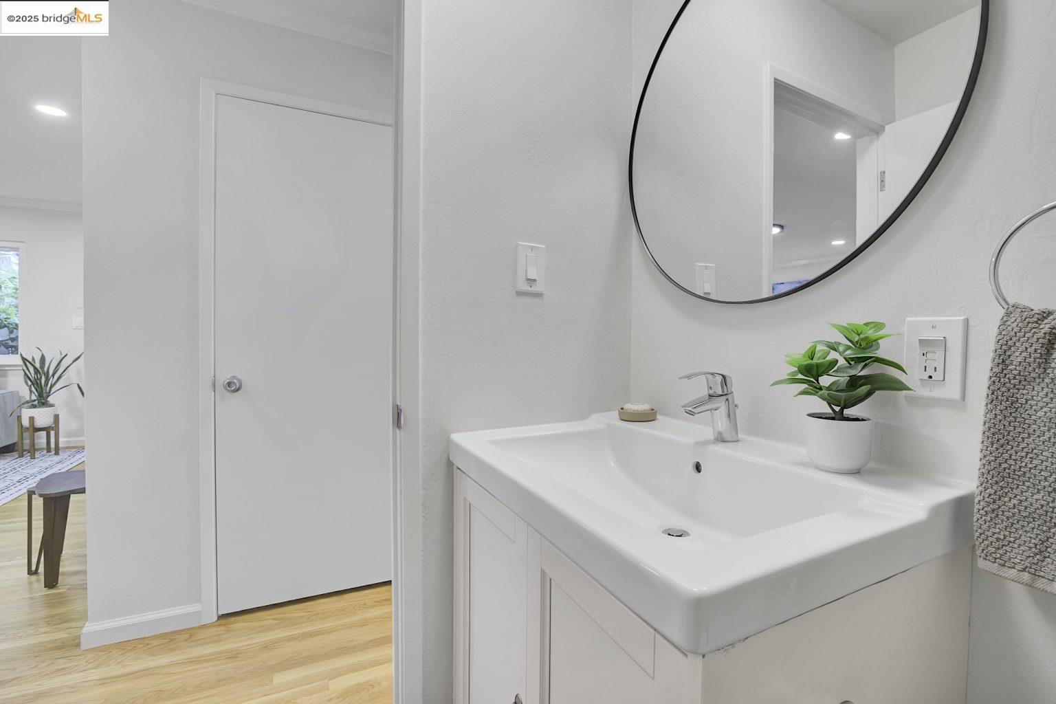 Detail Gallery Image 17 of 39 For 4519 Shafter Ave, Oakland,  CA 94609 - 3 Beds | 2 Baths