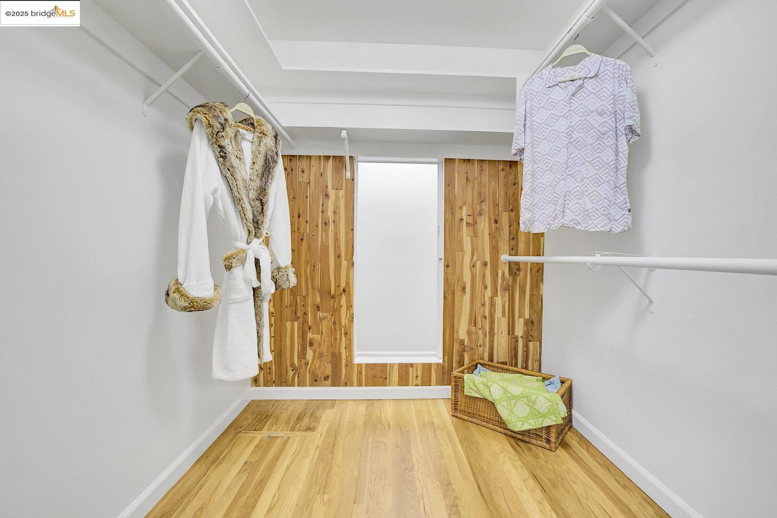 Detail Gallery Image 27 of 39 For 4519 Shafter Ave, Oakland,  CA 94609 - 3 Beds | 2 Baths