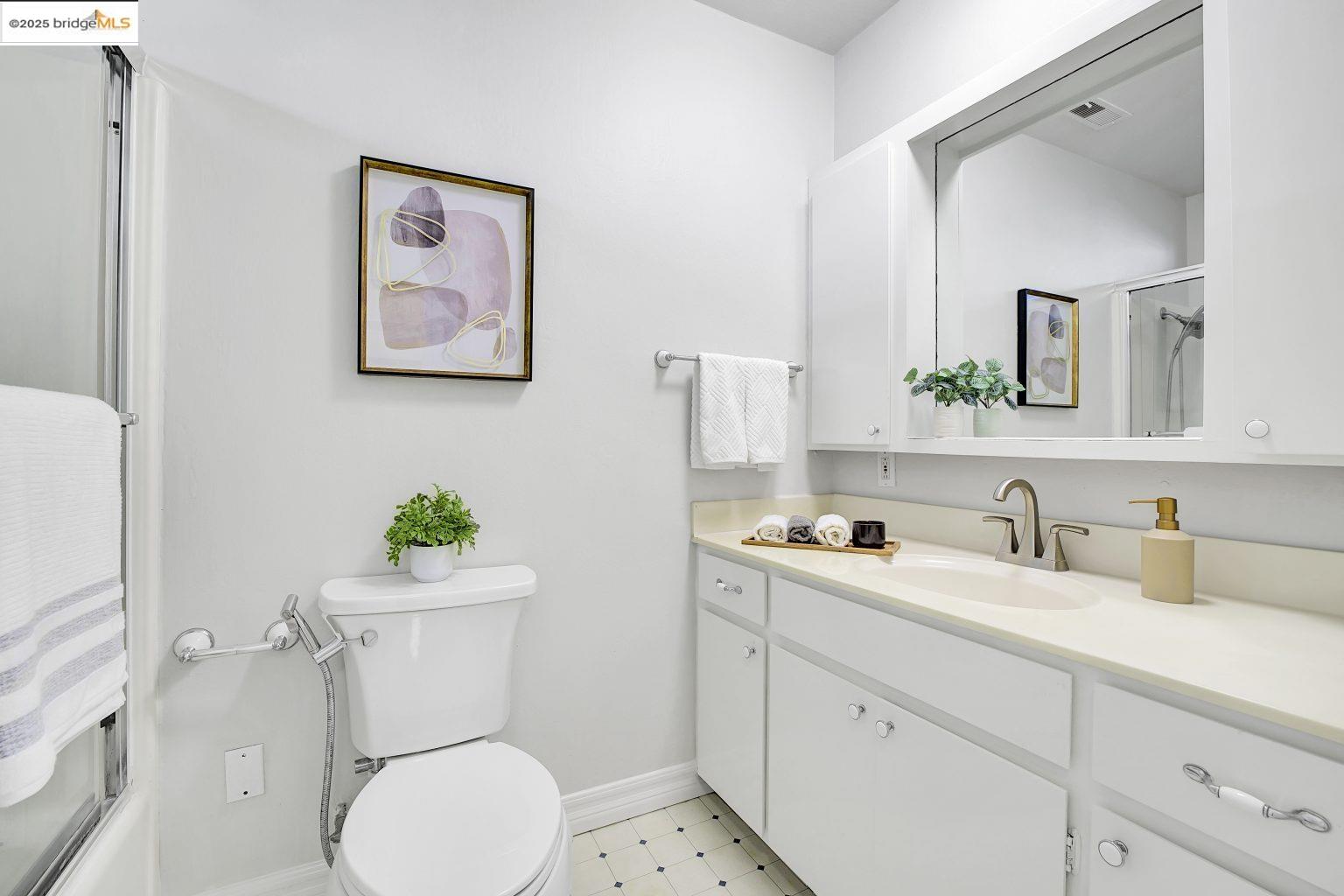 Detail Gallery Image 29 of 39 For 4519 Shafter Ave, Oakland,  CA 94609 - 3 Beds | 2 Baths