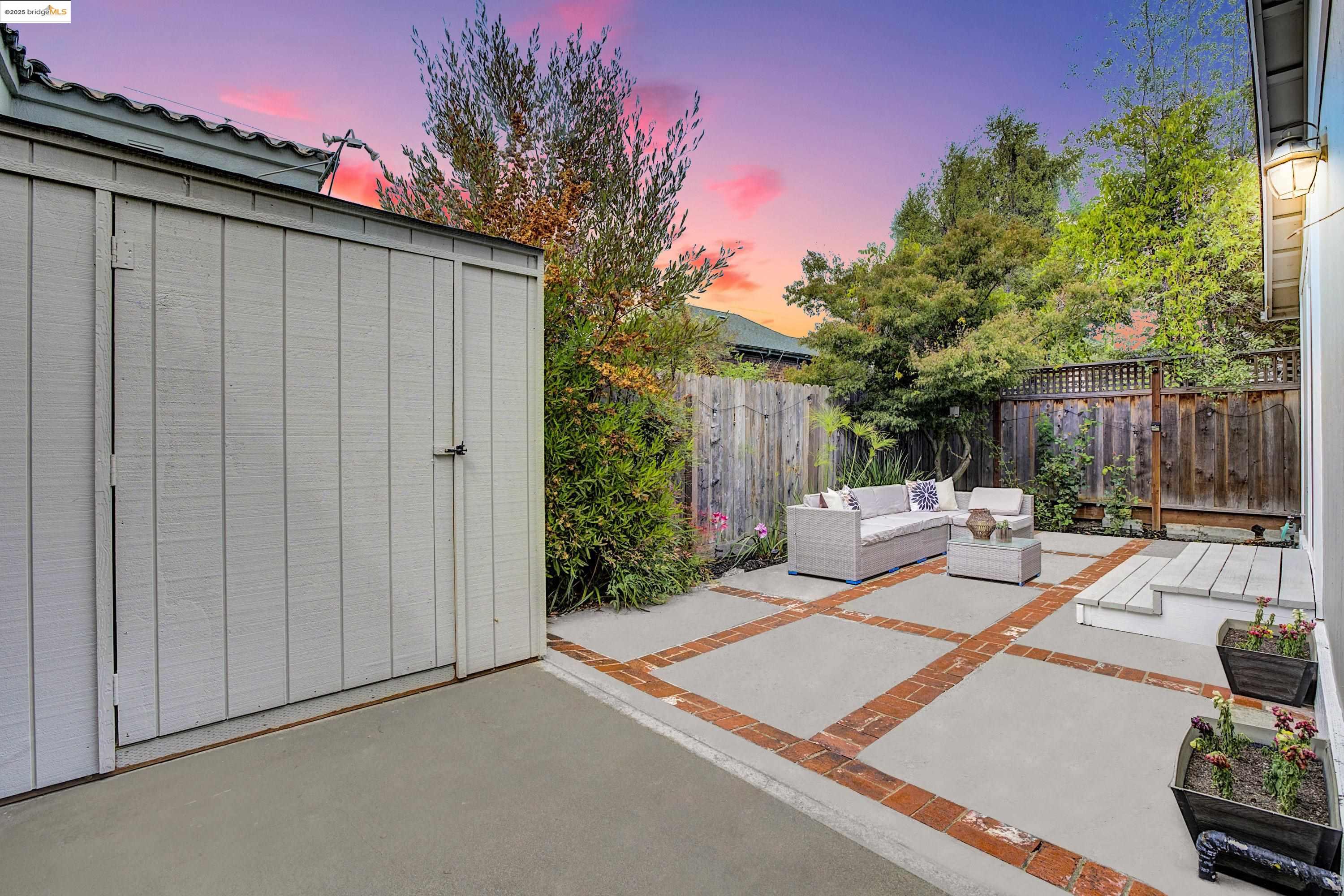 Detail Gallery Image 31 of 39 For 4519 Shafter Ave, Oakland,  CA 94609 - 3 Beds | 2 Baths