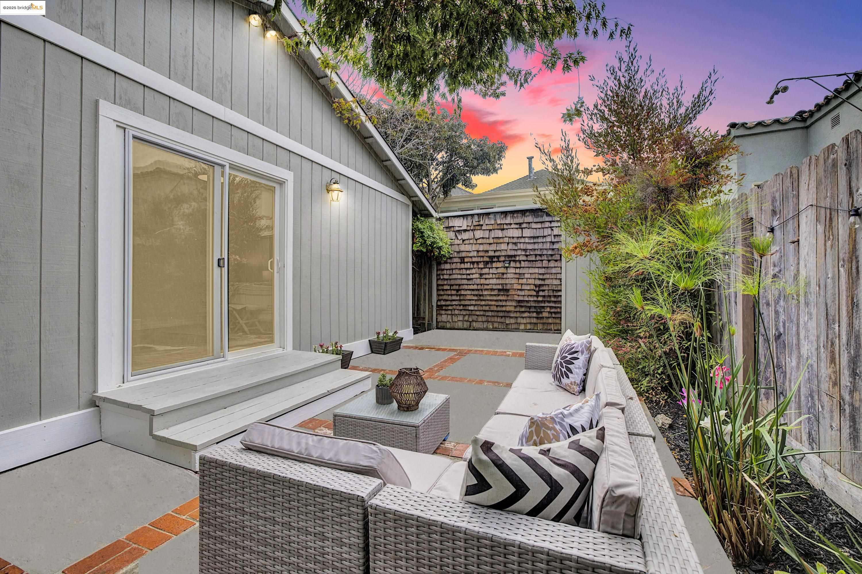 Detail Gallery Image 32 of 39 For 4519 Shafter Ave, Oakland,  CA 94609 - 3 Beds | 2 Baths