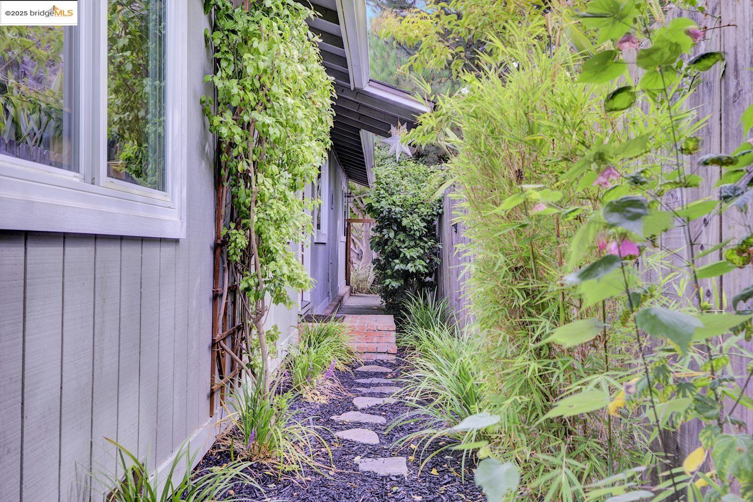 Detail Gallery Image 36 of 39 For 4519 Shafter Ave, Oakland,  CA 94609 - 3 Beds | 2 Baths