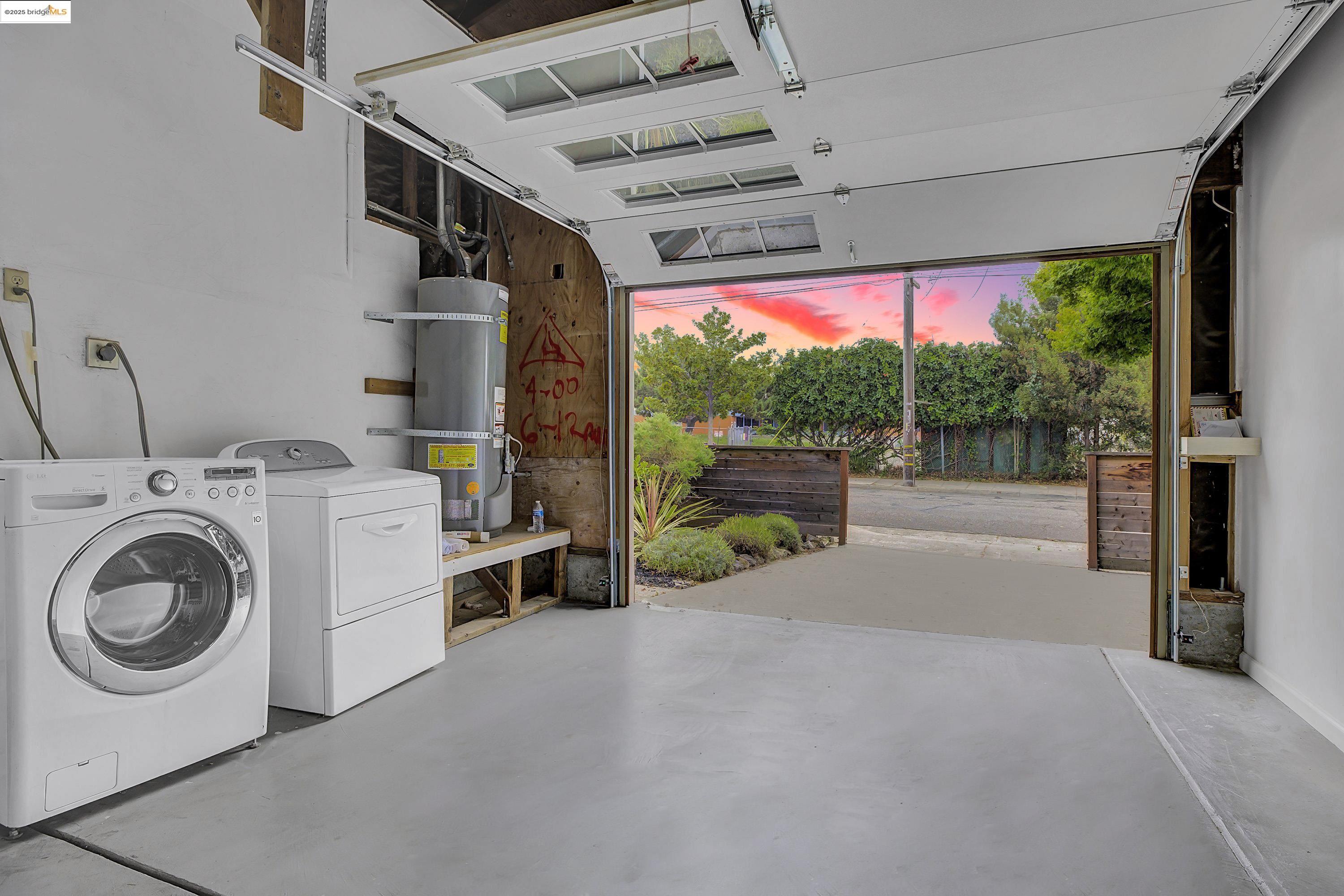 Detail Gallery Image 37 of 39 For 4519 Shafter Ave, Oakland,  CA 94609 - 3 Beds | 2 Baths