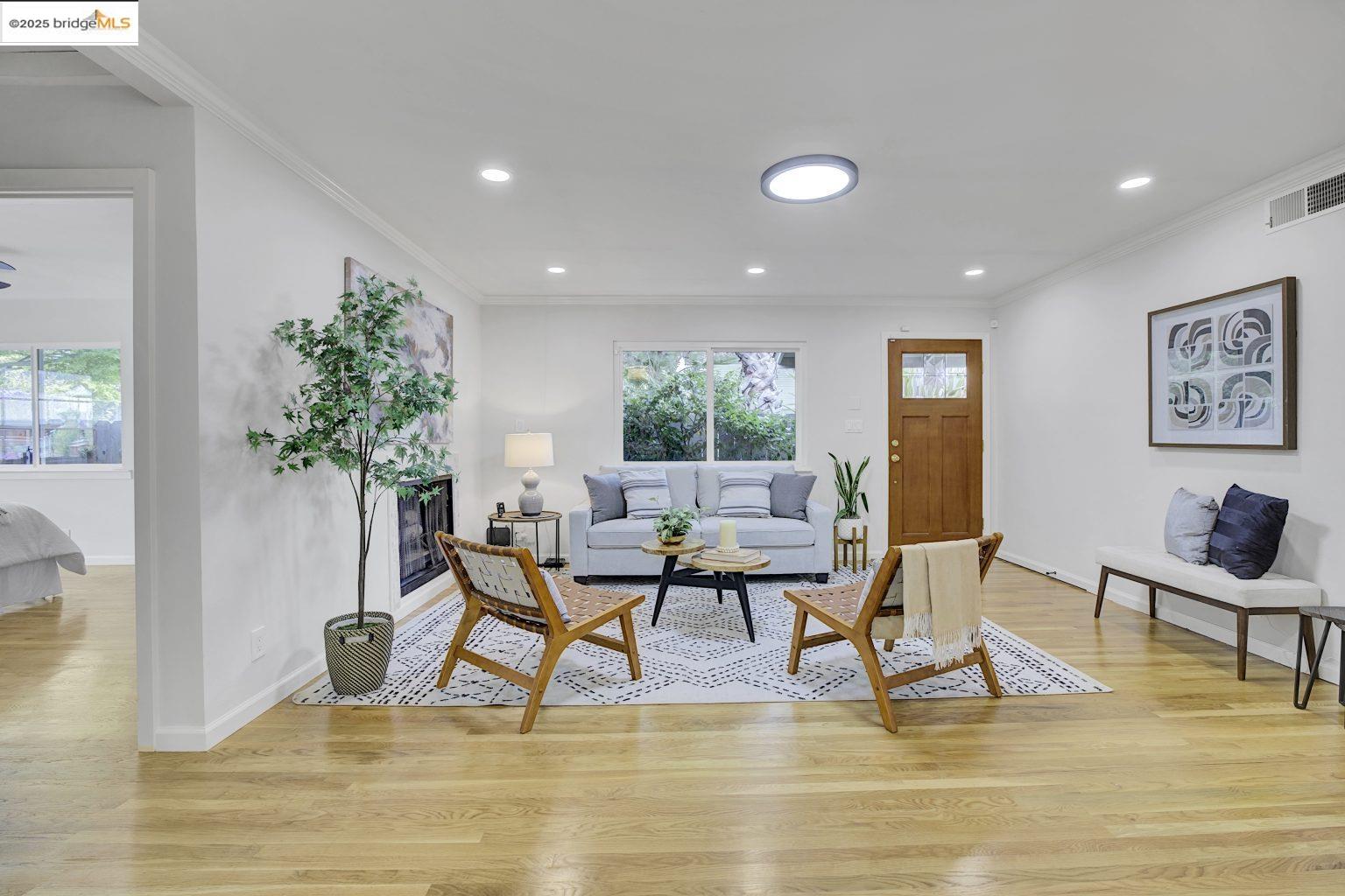 Detail Gallery Image 5 of 39 For 4519 Shafter Ave, Oakland,  CA 94609 - 3 Beds | 2 Baths