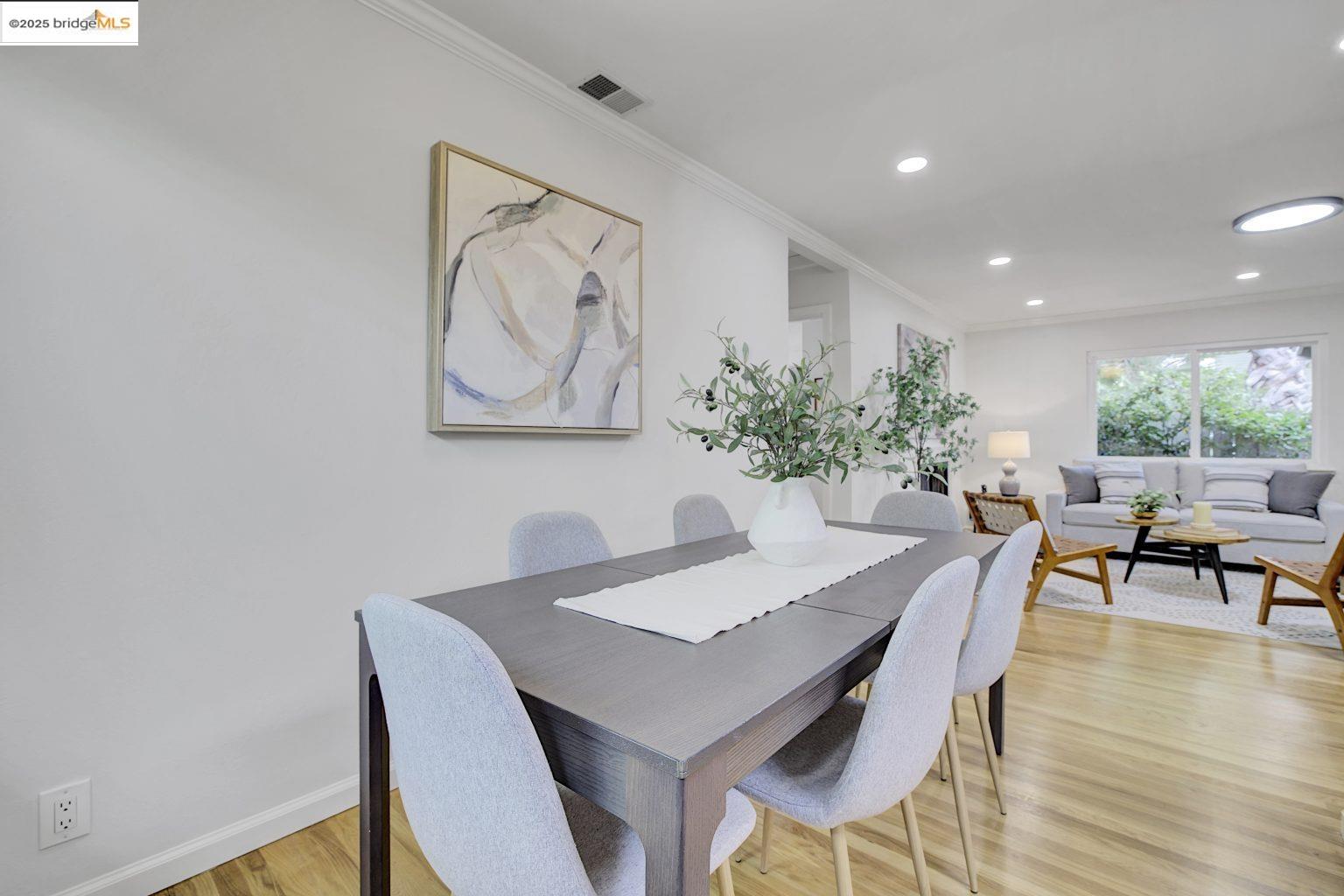 Detail Gallery Image 8 of 39 For 4519 Shafter Ave, Oakland,  CA 94609 - 3 Beds | 2 Baths