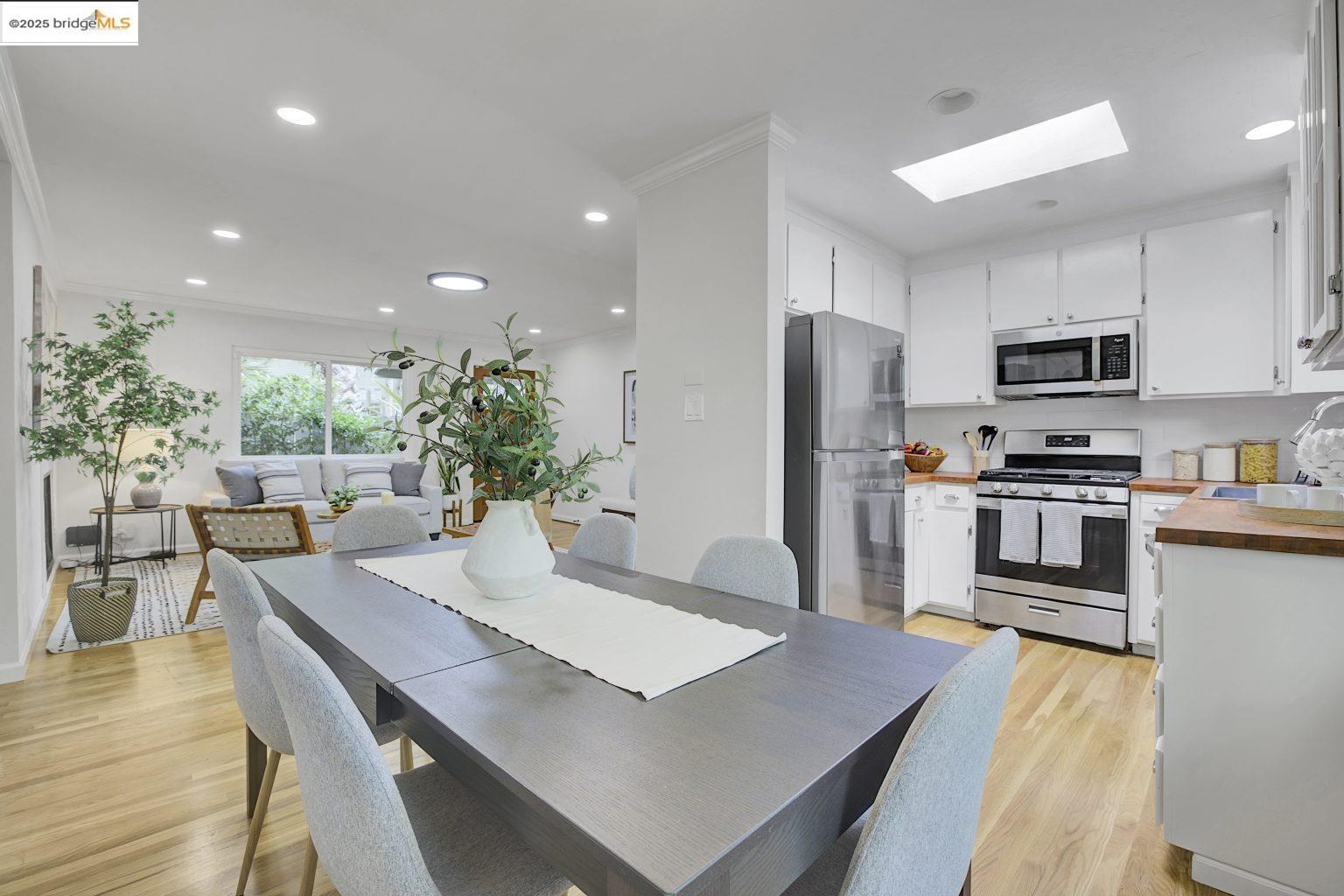 Detail Gallery Image 9 of 39 For 4519 Shafter Ave, Oakland,  CA 94609 - 3 Beds | 2 Baths