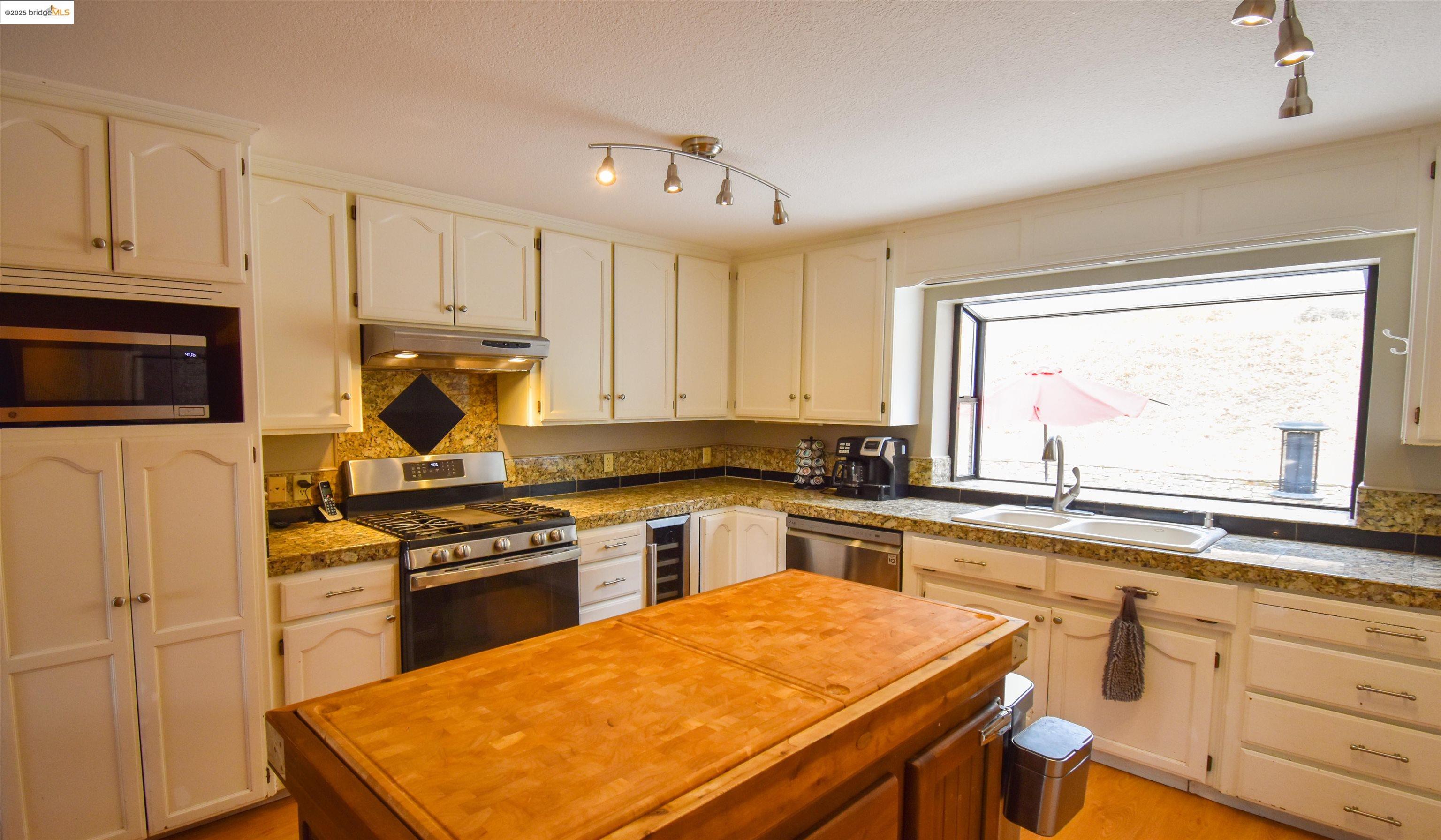 Detail Gallery Image 11 of 60 For 15920 Curtis Court, Sonora,  CA 95370 - 4 Beds | 2/1 Baths