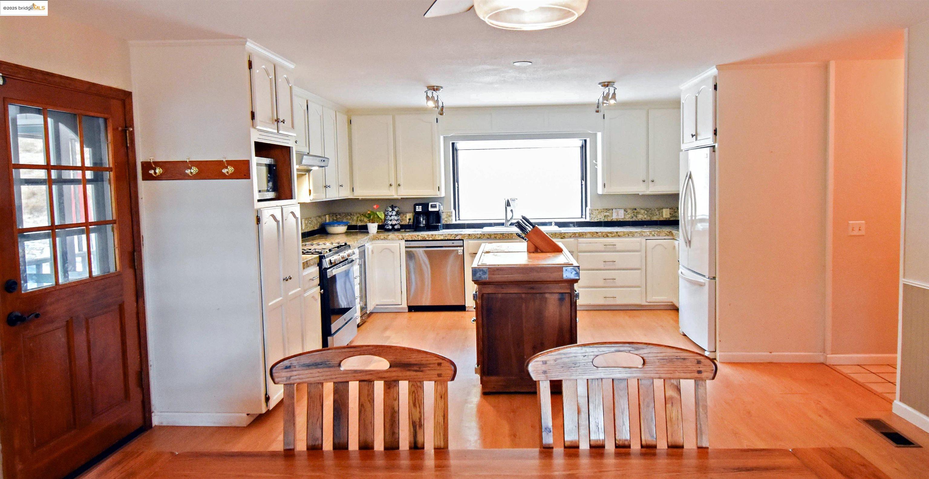 Detail Gallery Image 14 of 60 For 15920 Curtis Court, Sonora,  CA 95370 - 4 Beds | 2/1 Baths