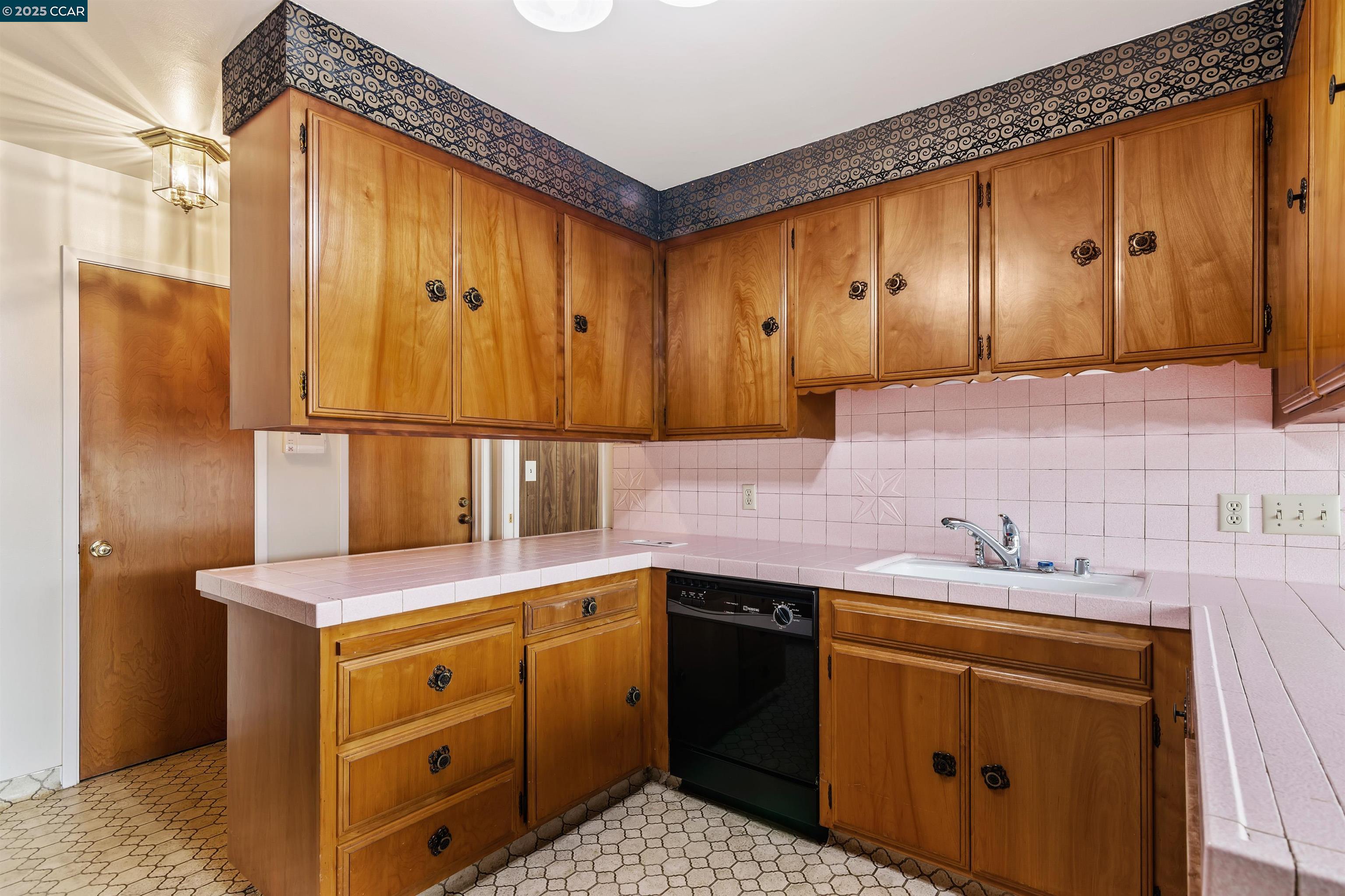 Detail Gallery Image 13 of 31 For 540 Hamilton Way, Pleasanton,  CA 94566 - 4 Beds | 3/1 Baths