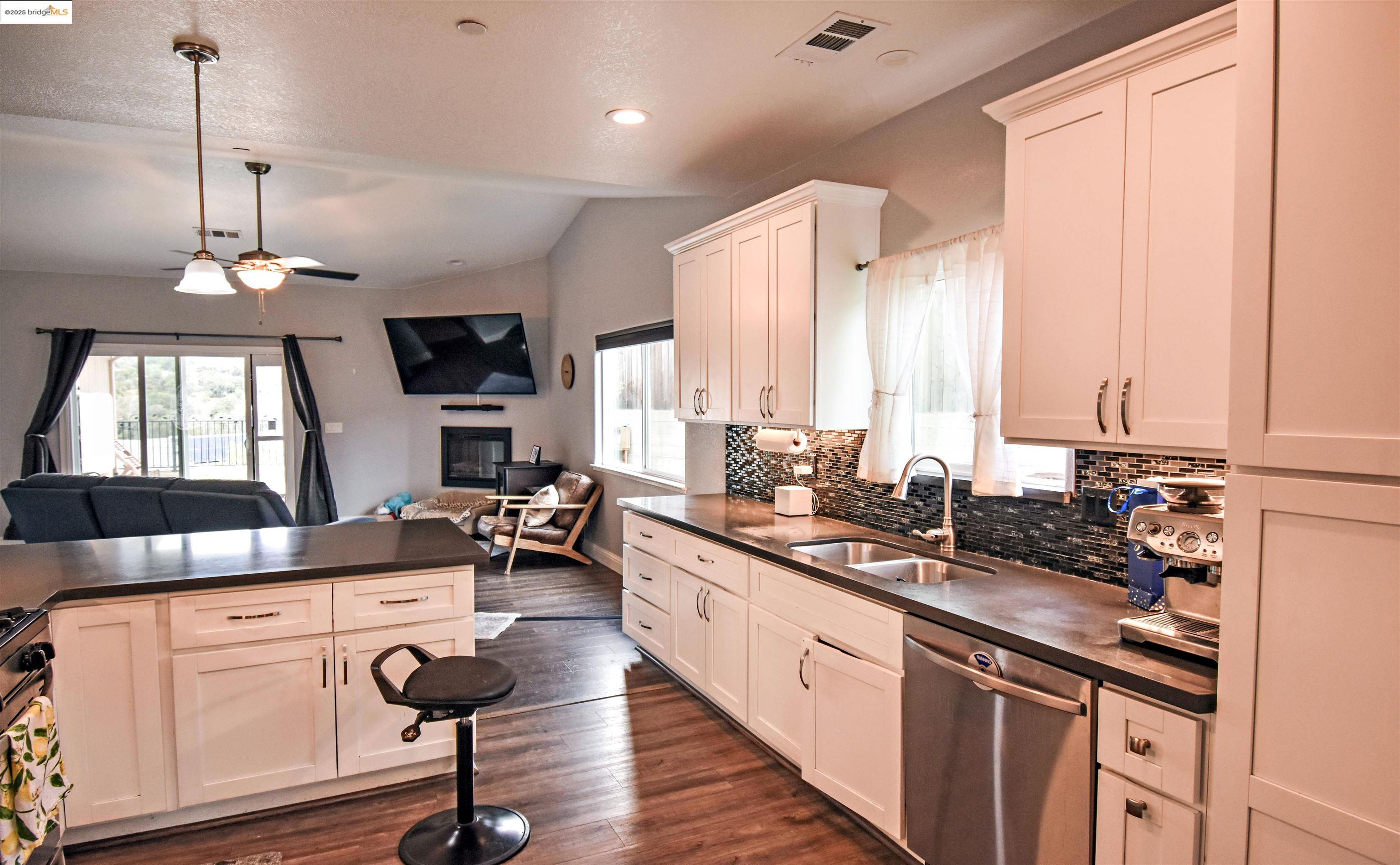 Detail Gallery Image 12 of 52 For 20363 Starr King Dr., Soulsbyville,  CA 95372 - 3 Beds | 2 Baths