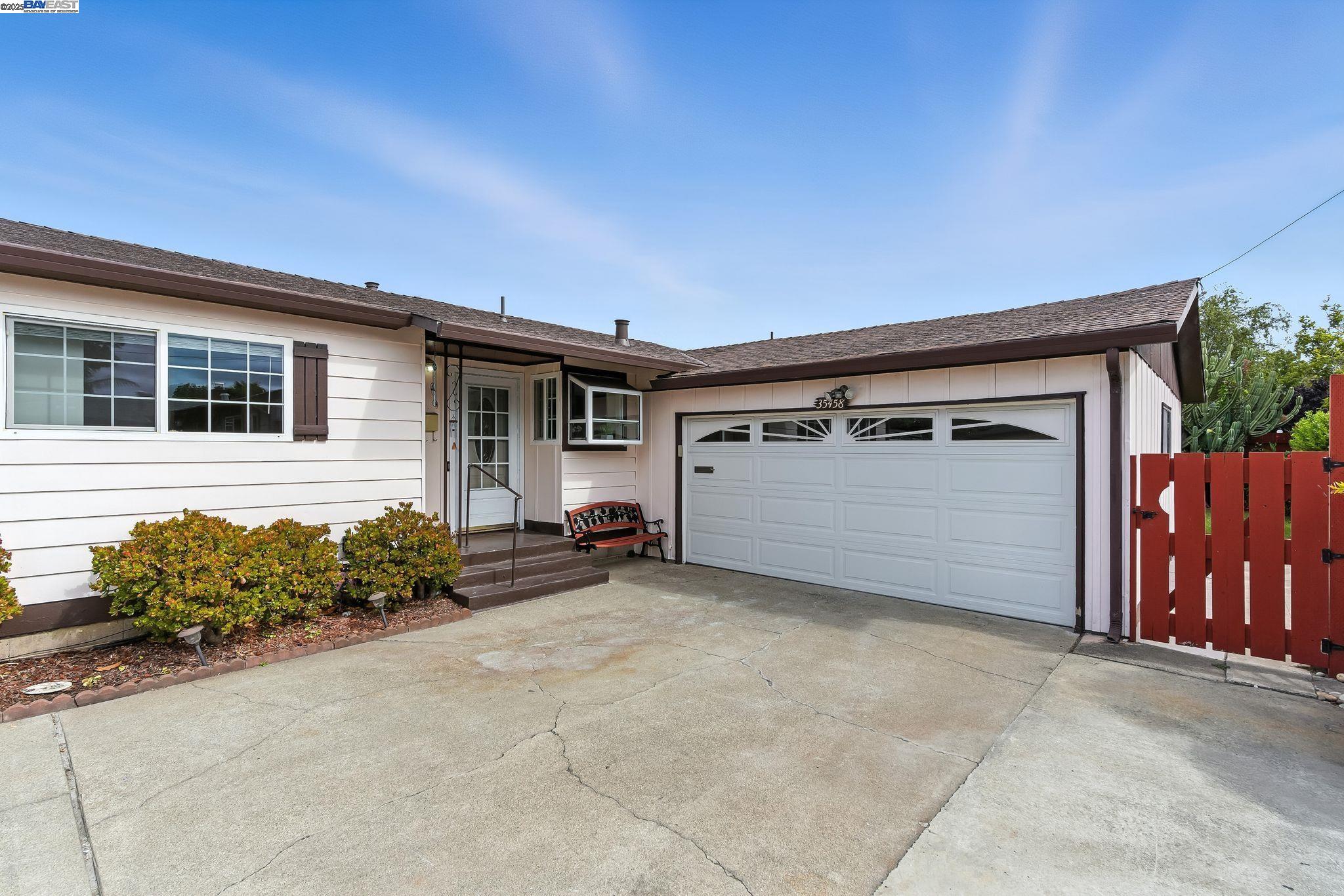 Detail Gallery Image 4 of 38 For 35458 Orleans Dr, Newark,  CA 94560 - 3 Beds | 2 Baths
