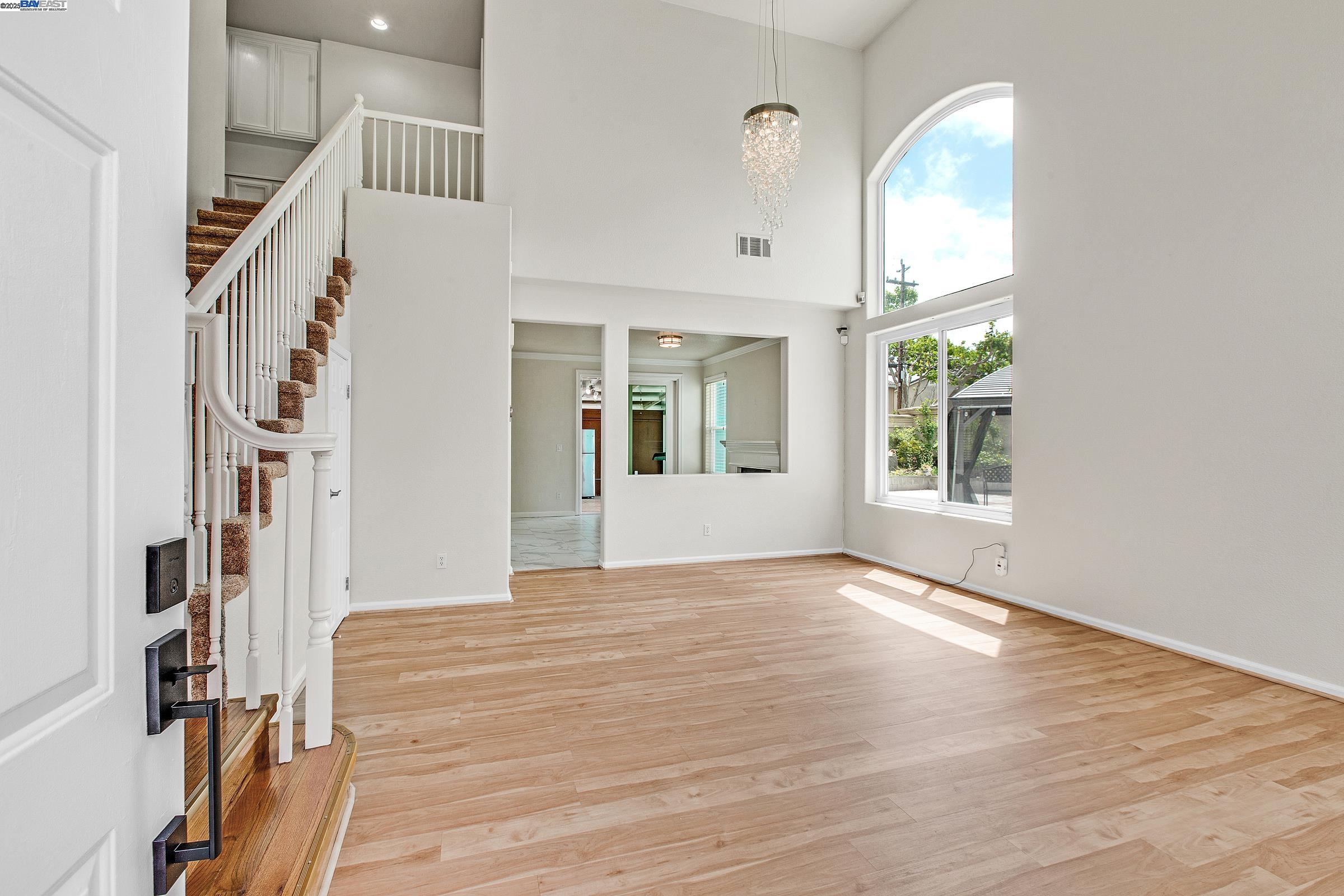 Detail Gallery Image 4 of 37 For 1205 Amber Ct, San Leandro,  CA 94577 - 4 Beds | 2/1 Baths