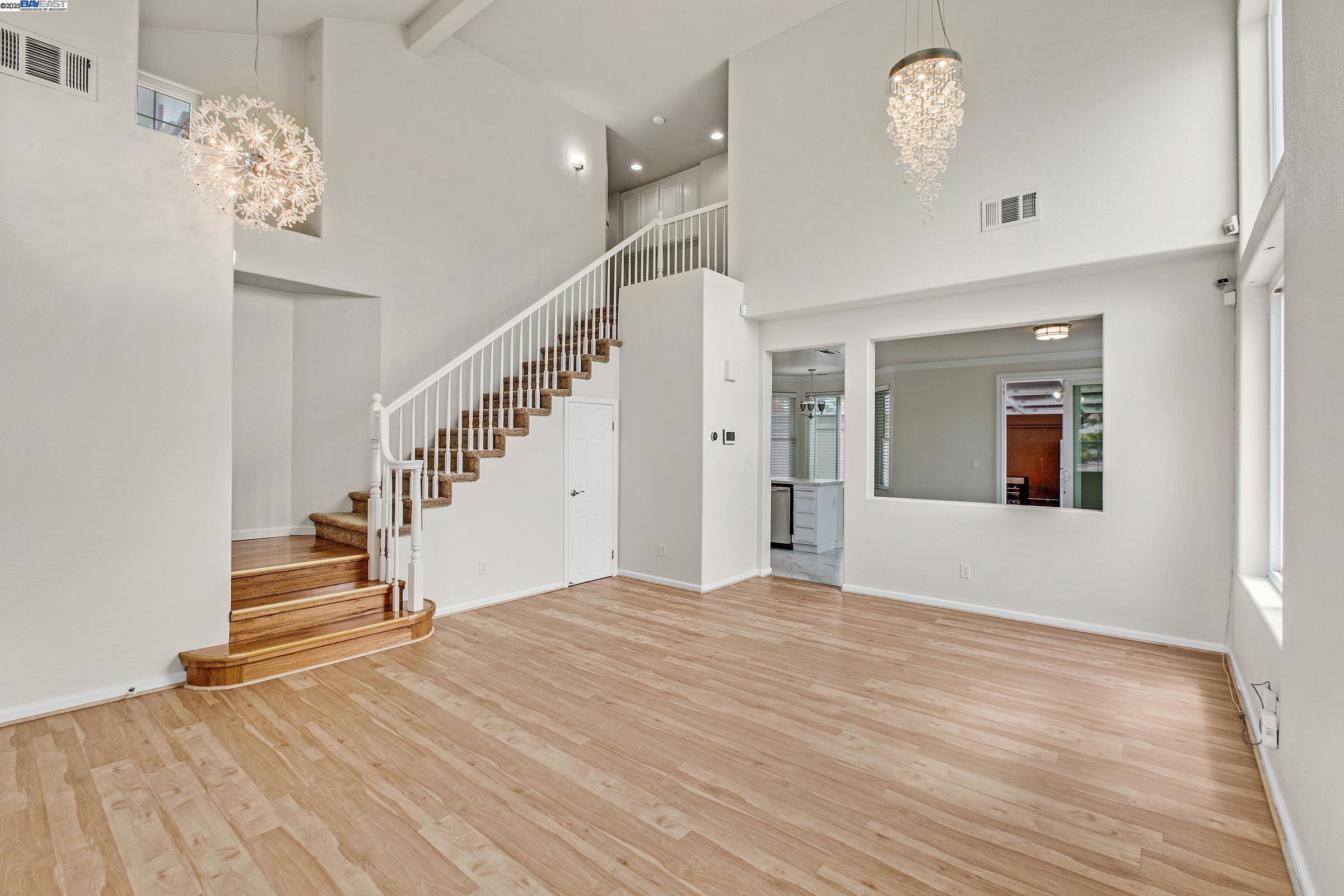 Detail Gallery Image 5 of 37 For 1205 Amber Ct, San Leandro,  CA 94577 - 4 Beds | 2/1 Baths