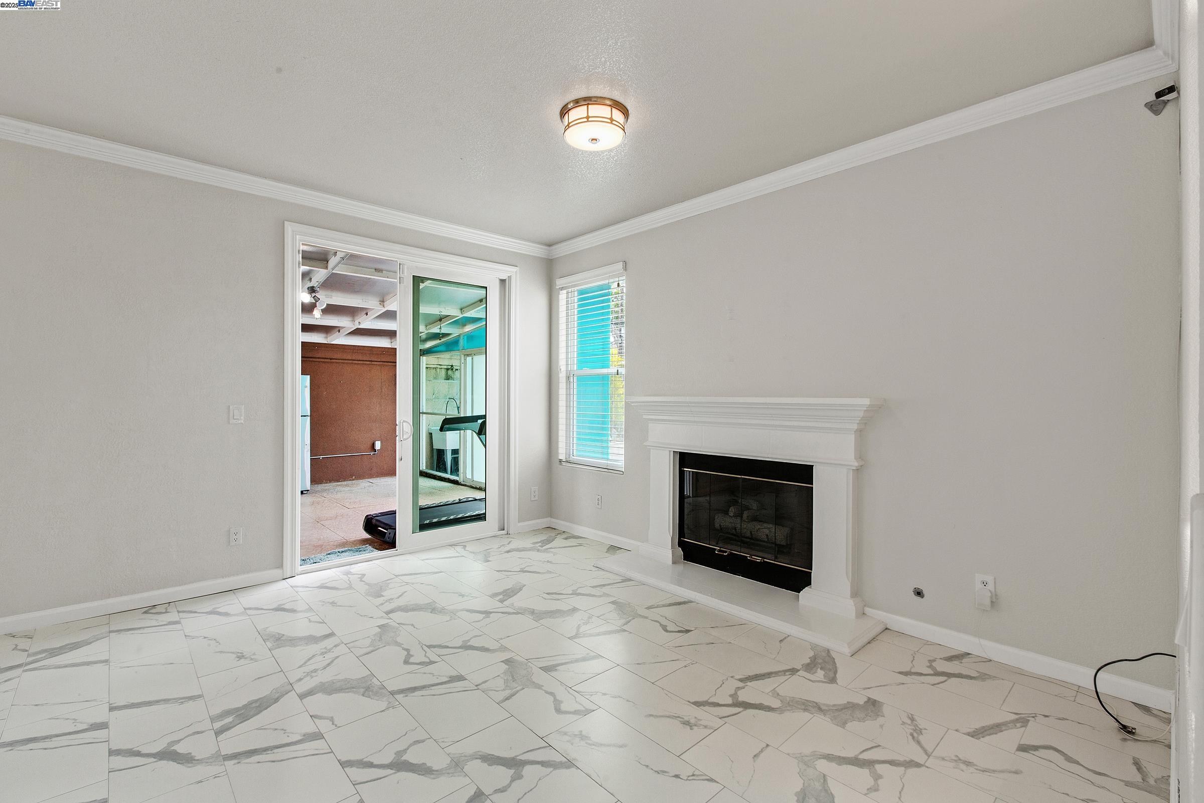 Detail Gallery Image 8 of 37 For 1205 Amber Ct, San Leandro,  CA 94577 - 4 Beds | 2/1 Baths