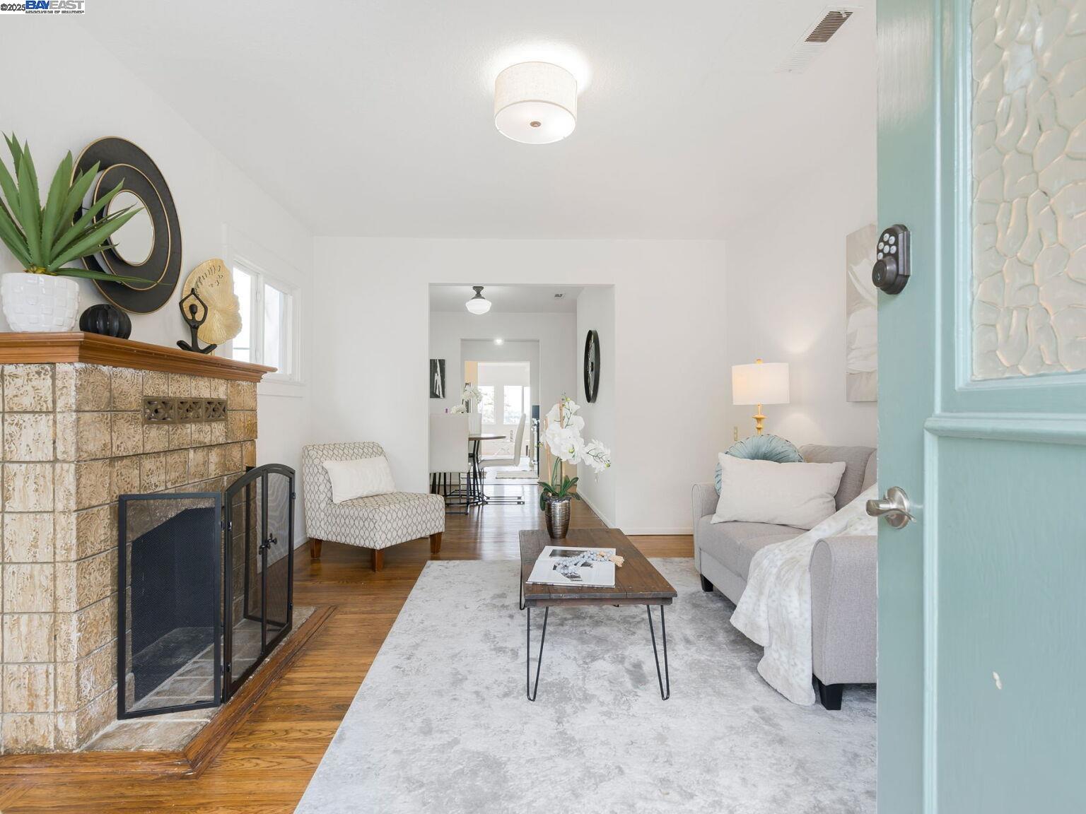 Detail Gallery Image 11 of 60 For 812 Washington Avenue, Albany,  CA 94706 - 4 Beds | 2/1 Baths