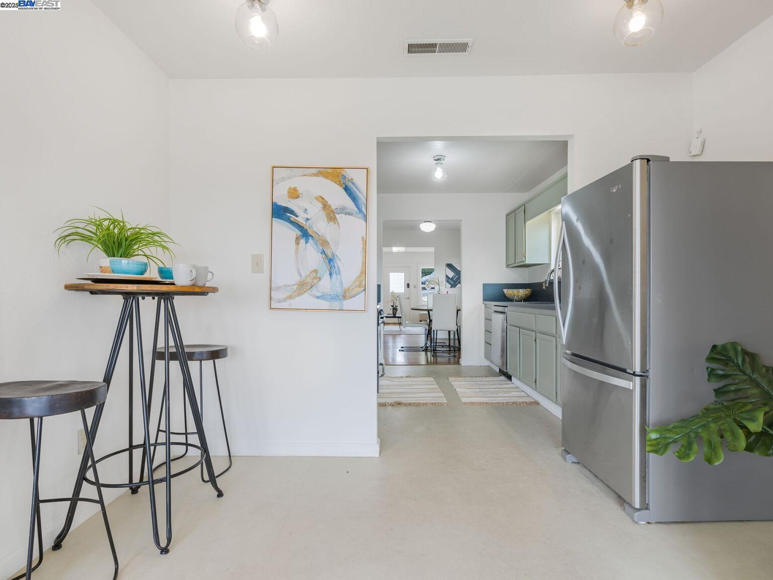 Detail Gallery Image 13 of 60 For 812 Washington Avenue, Albany,  CA 94706 - 4 Beds | 2/1 Baths