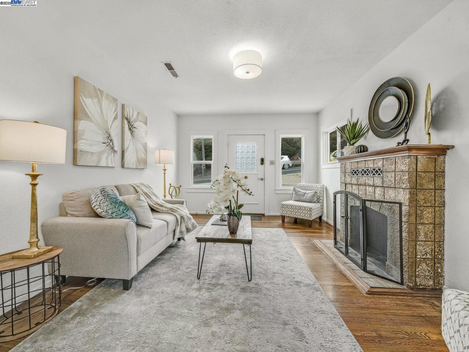 Detail Gallery Image 13 of 60 For 812 Washington Avenue, Albany,  CA 94706 - 4 Beds | 2/1 Baths