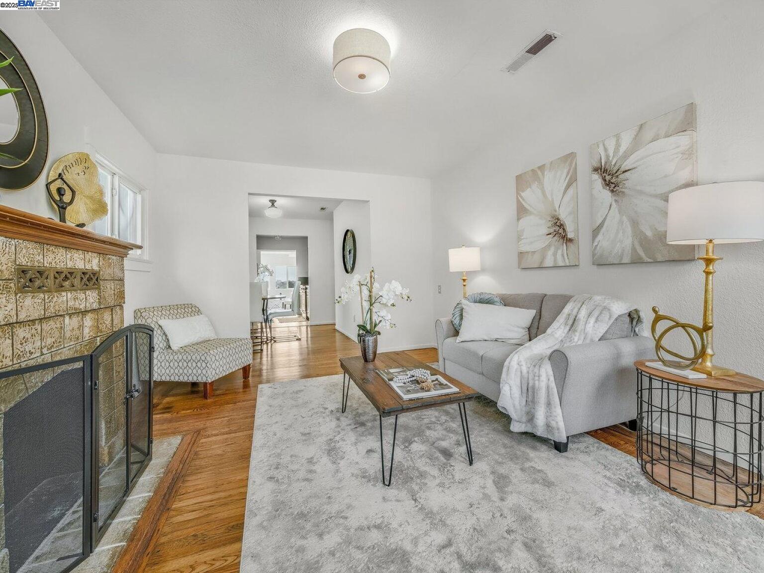 Detail Gallery Image 5 of 60 For 812 Washington Avenue, Albany,  CA 94706 - 4 Beds | 2/1 Baths