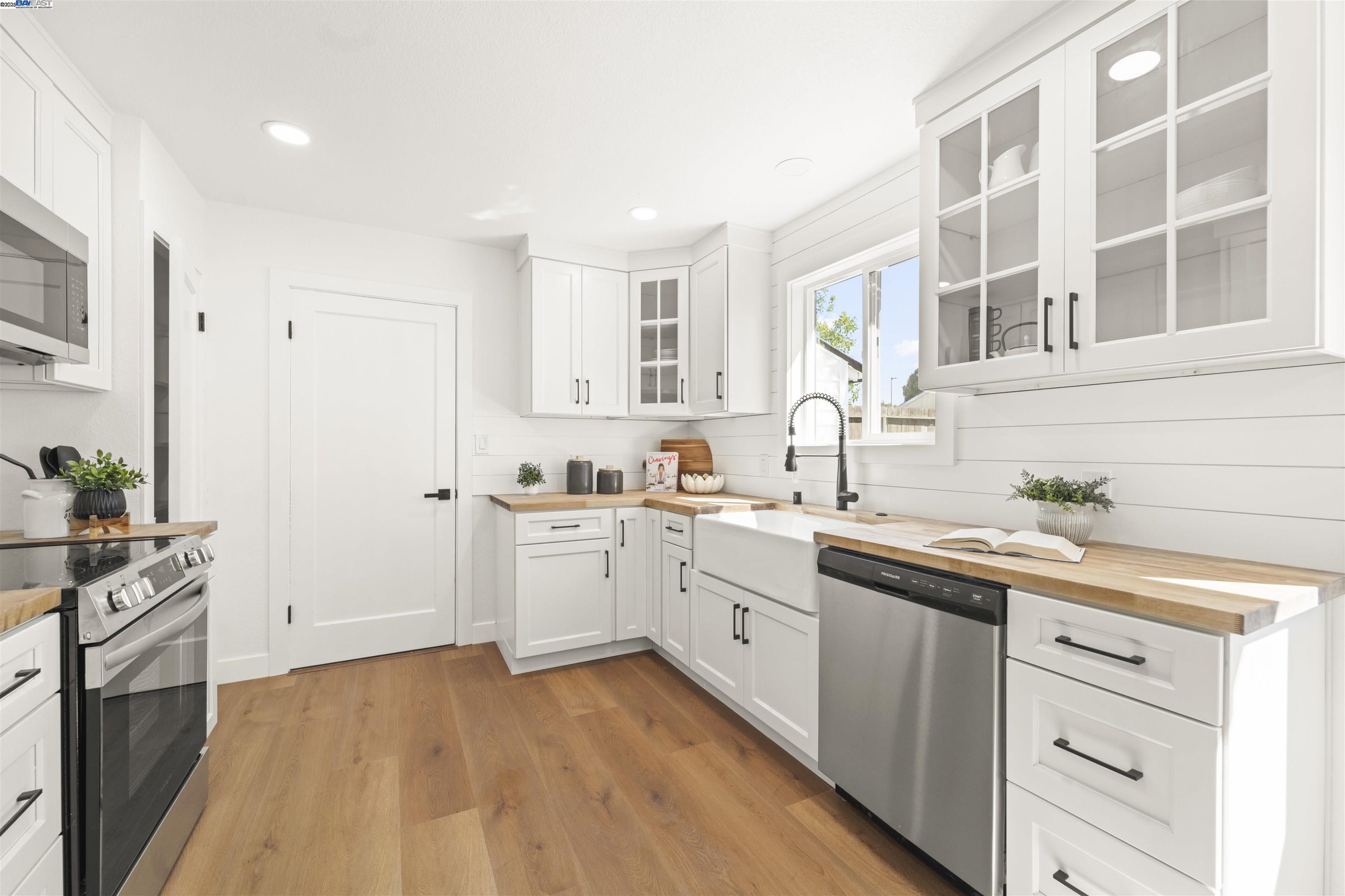 Detail Gallery Image 9 of 26 For 54 E 13th St, Antioch,  CA 94509 - 2 Beds | 1 Baths