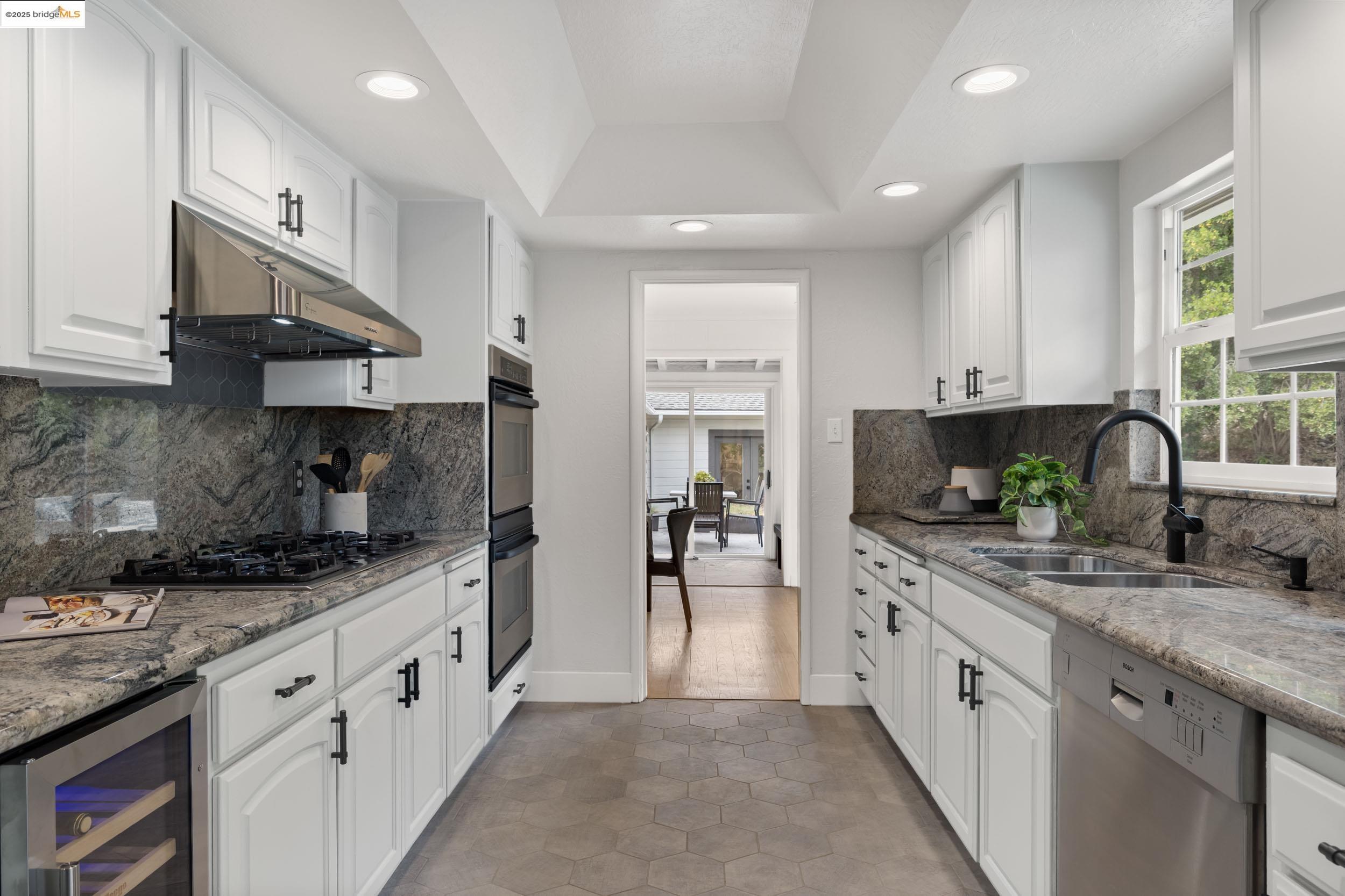 Detail Gallery Image 13 of 60 For 150 Santa Rita Dr, Walnut Creek,  CA 94596 - 3 Beds | 2 Baths