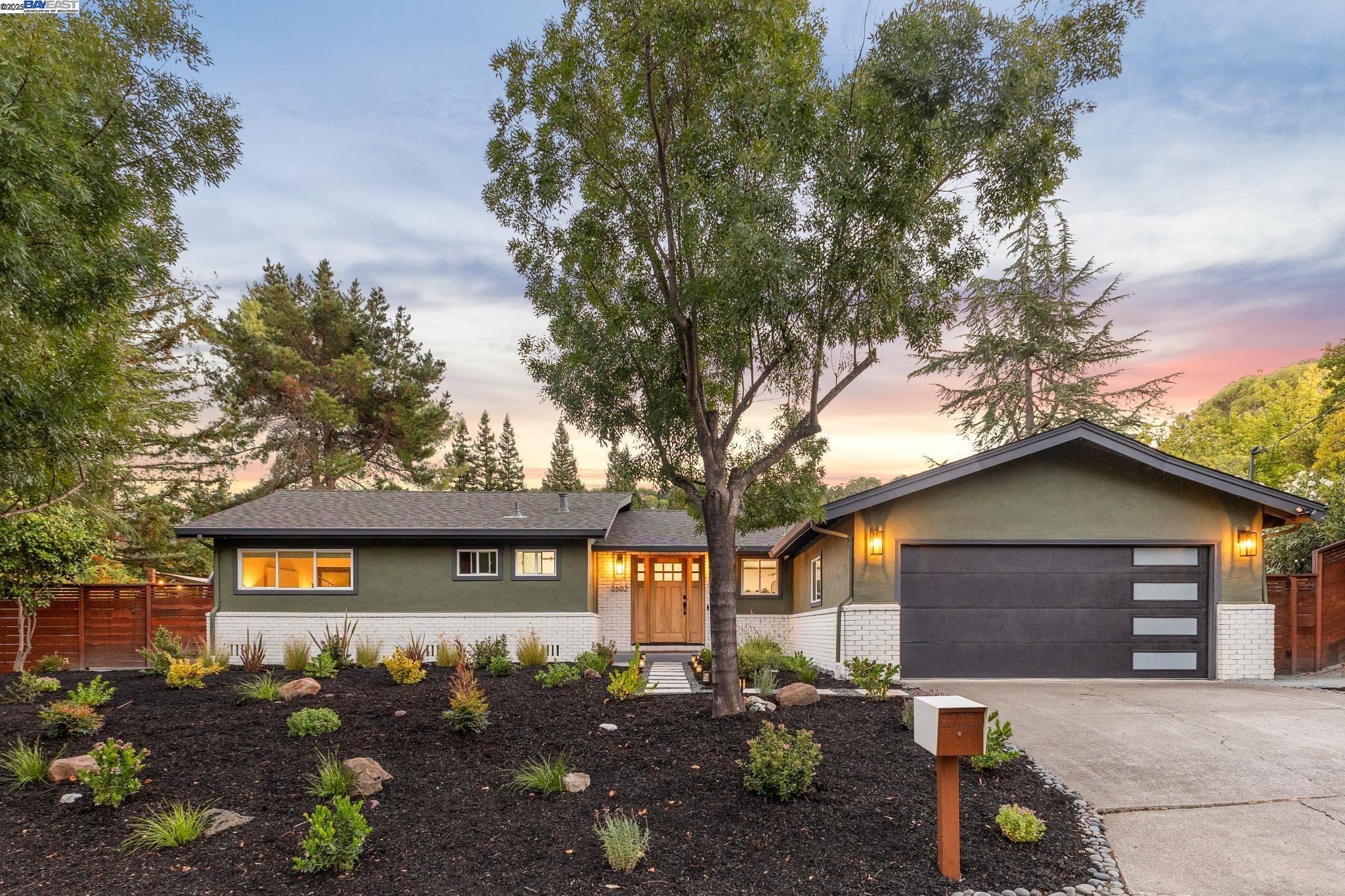 Detail Gallery Image 1 of 51 For 2602 Pebble Beach Loop, Lafayette,  CA 94549 - 4 Beds | 2 Baths