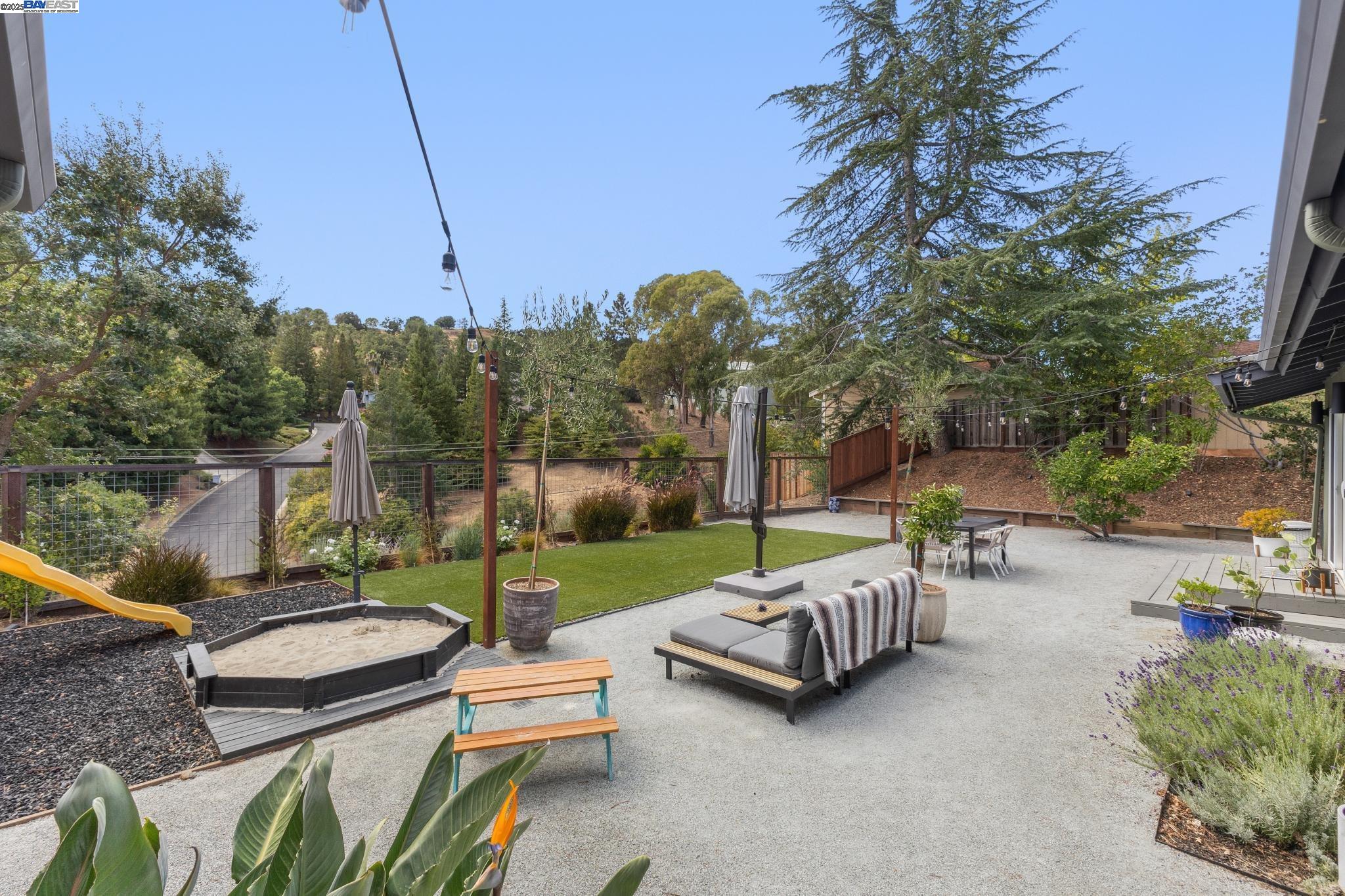 Detail Gallery Image 28 of 51 For 2602 Pebble Beach Loop, Lafayette,  CA 94549 - 4 Beds | 2 Baths