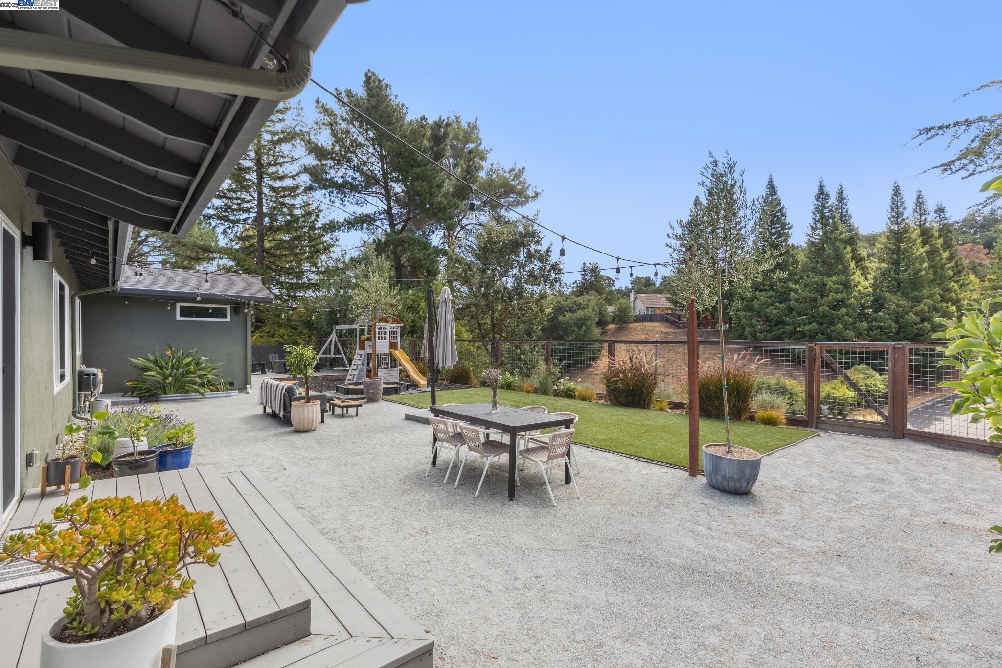 Detail Gallery Image 29 of 51 For 2602 Pebble Beach Loop, Lafayette,  CA 94549 - 4 Beds | 2 Baths