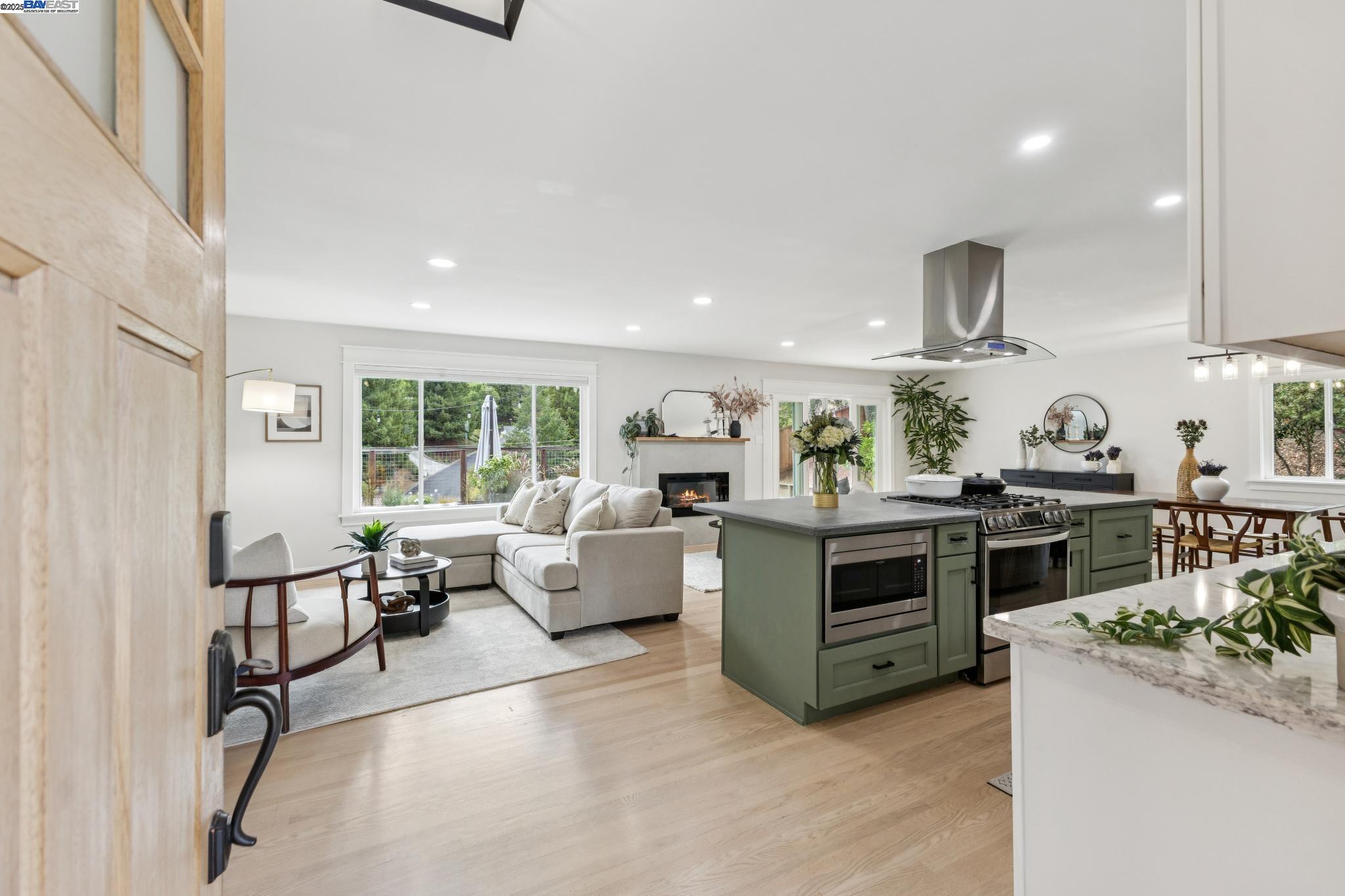 Detail Gallery Image 4 of 51 For 2602 Pebble Beach Loop, Lafayette,  CA 94549 - 4 Beds | 2 Baths