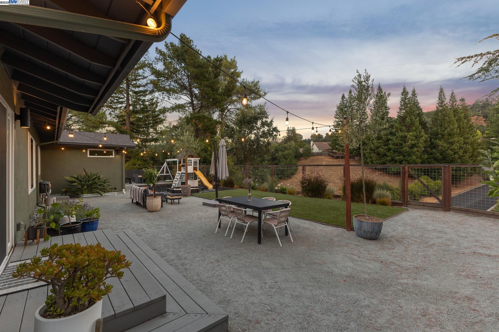 Detail Gallery Image 42 of 51 For 2602 Pebble Beach Loop, Lafayette,  CA 94549 - 4 Beds | 2 Baths