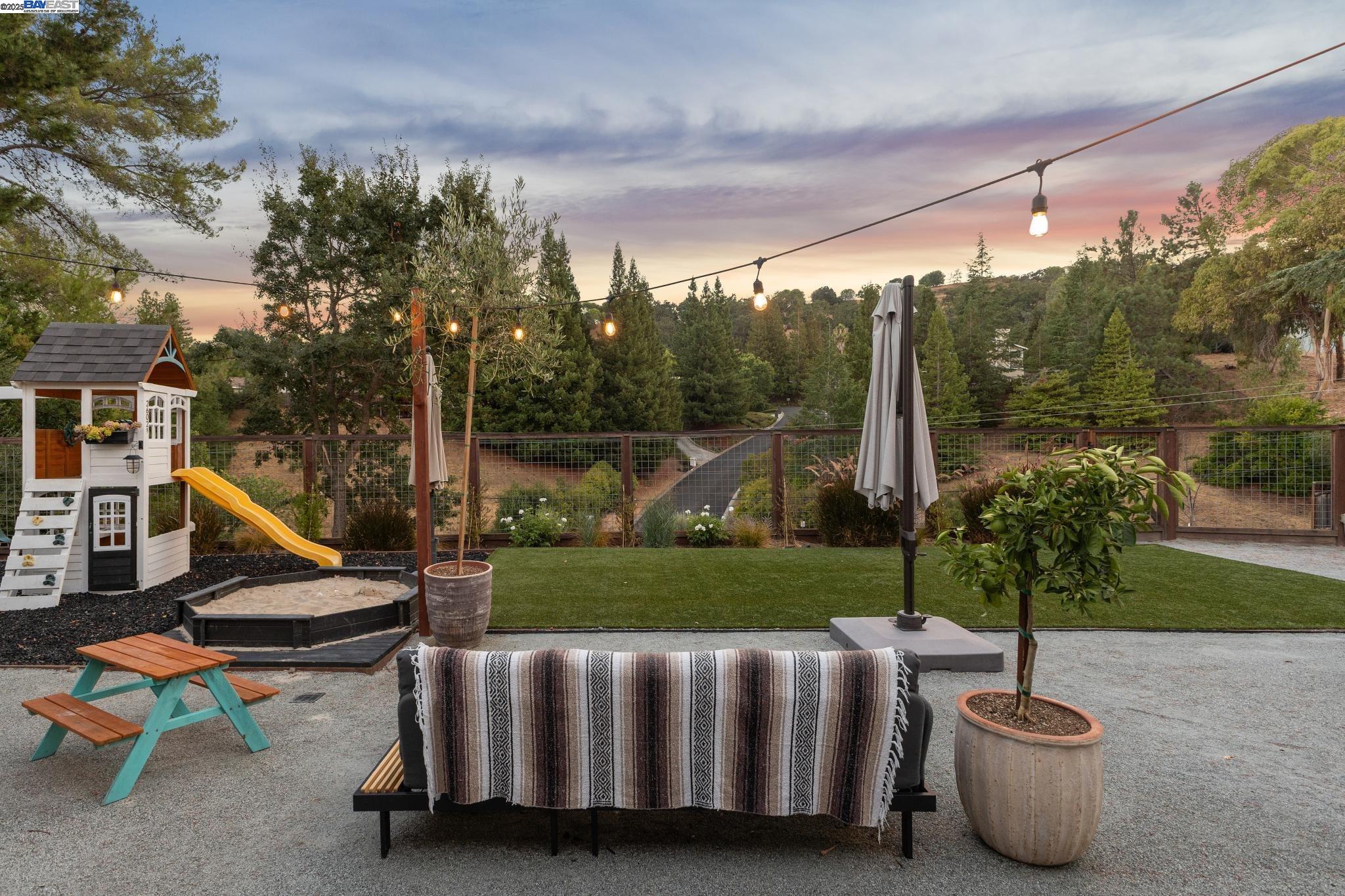 Detail Gallery Image 44 of 51 For 2602 Pebble Beach Loop, Lafayette,  CA 94549 - 4 Beds | 2 Baths
