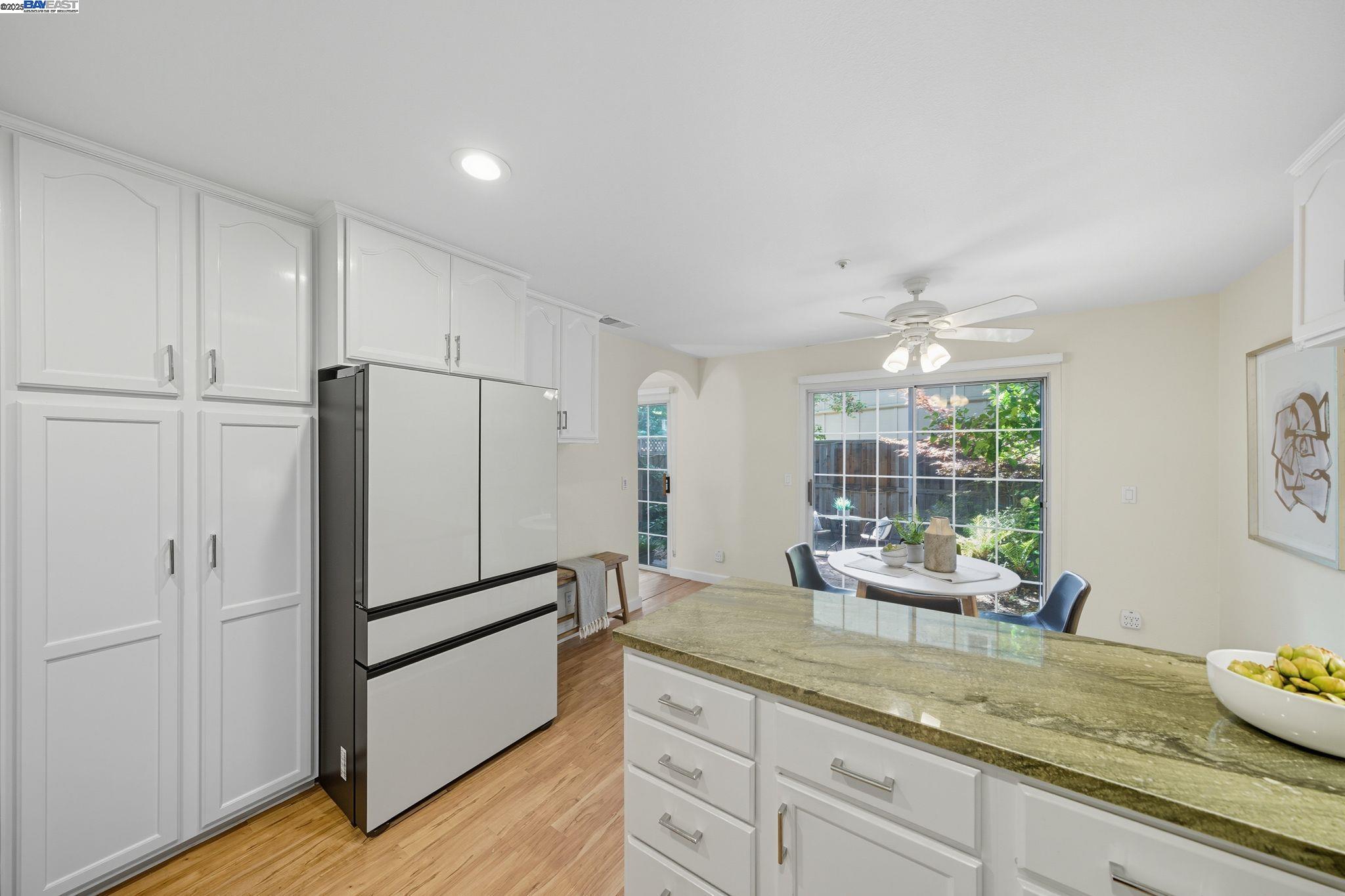 Detail Gallery Image 12 of 41 For 1555 Oxford Sreet, Redwood City,  CA 94061 - 3 Beds | 2/1 Baths